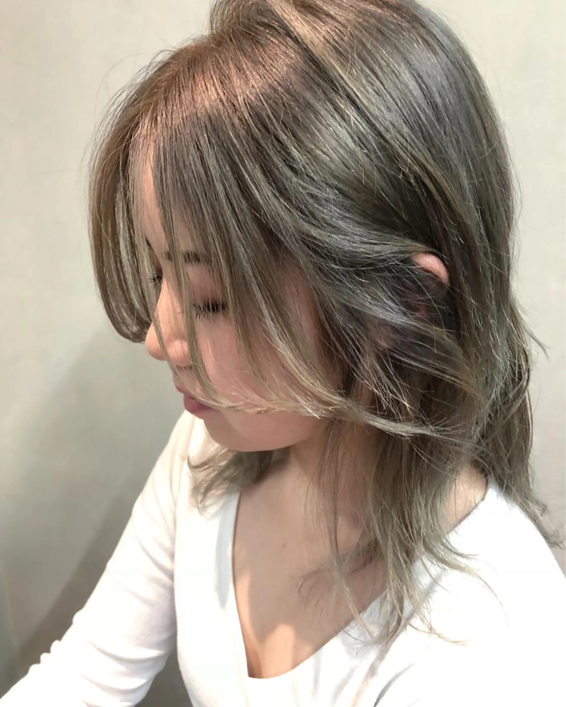 ミディアム カラー アッシュ ホワイトアッシュ spooopy所属・🕊大垣 めぐみ🕊のヘアスタイル