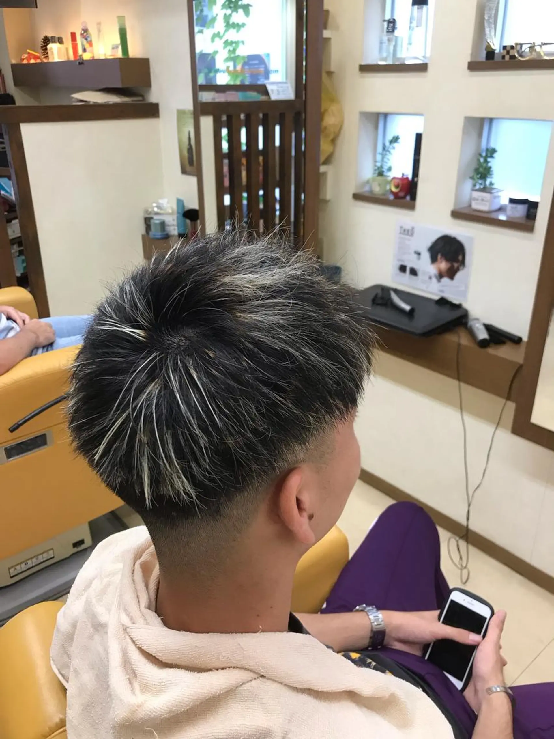 ショート カラー メンズ メンズメッシュ ダブルカラー メッシュ カット ヘアカラー ハイブリッド美容師！ 藤井 俊壮のヘアスタイル