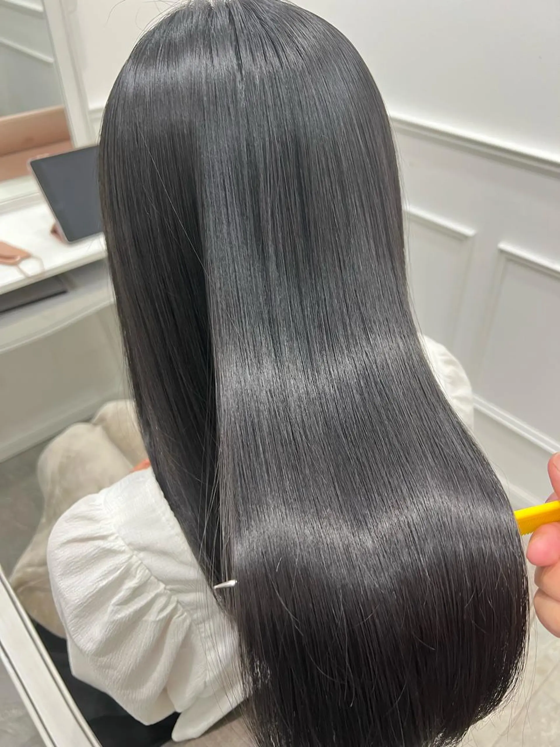 ロング カラー 新井 凪のヘアスタイル