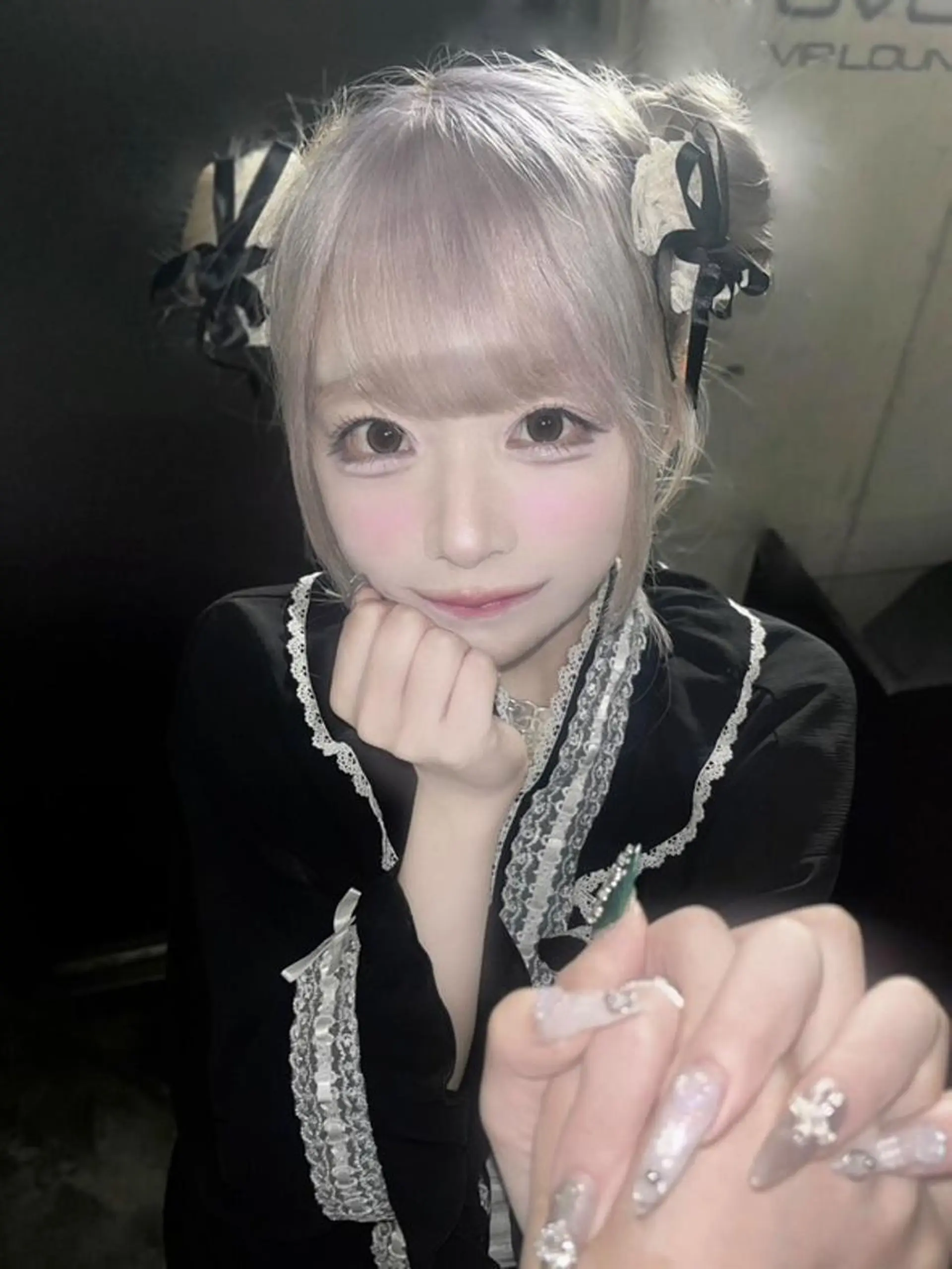 ロング カラー シールエクステ ブリーチ ハイトーンカラー エクステ レイヤーカット ホワイト&レイヤーカ ットエクステ長畠俊輔のヘアスタイル