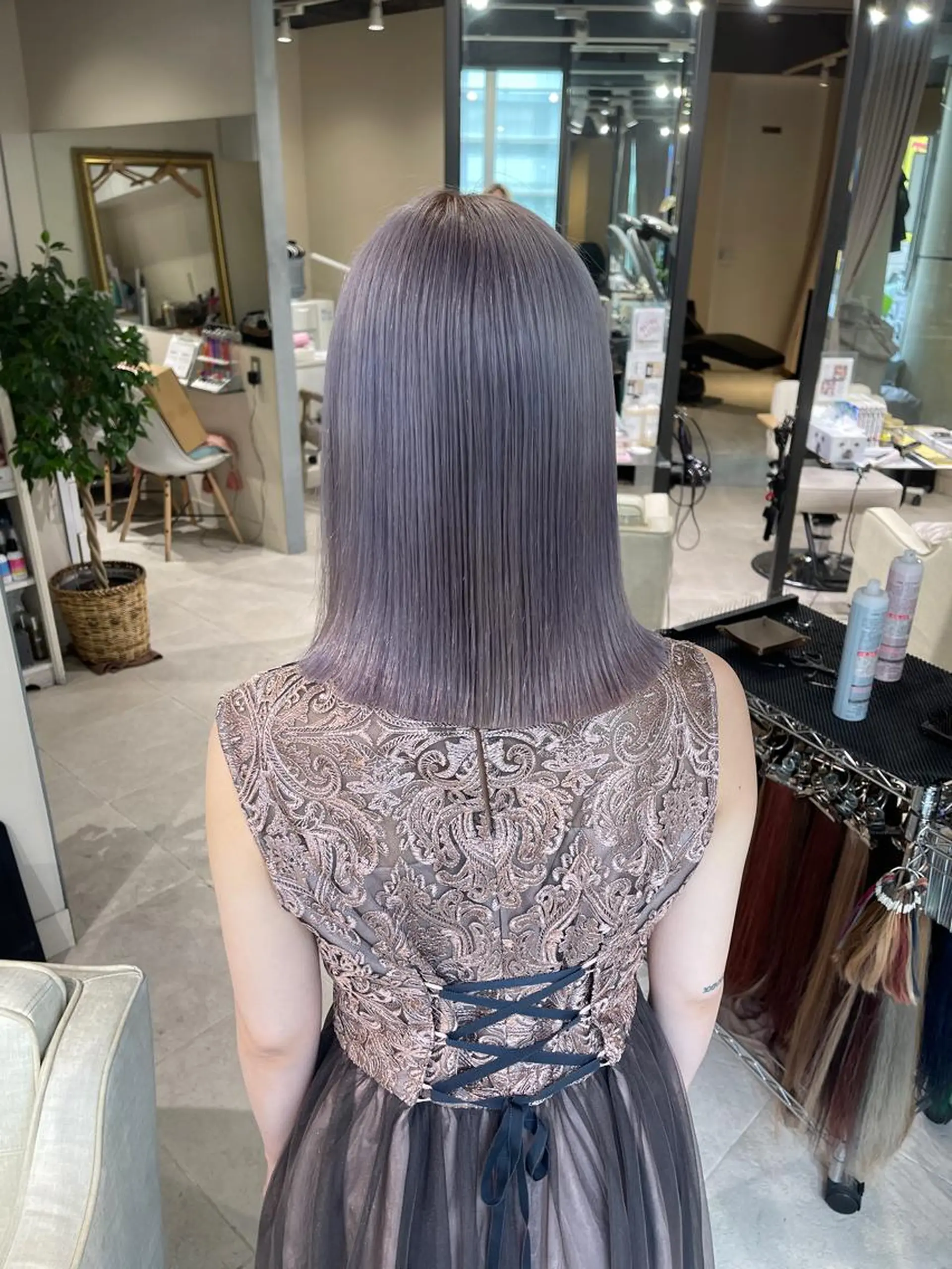 ミディアム カラー シールエクステ ブリーチ ケアブリーチ デザインカラー ハイトーンカラー ヘアカラー ムラ修正、複雑履歴 治すサロン🤍アミルのヘアスタイル