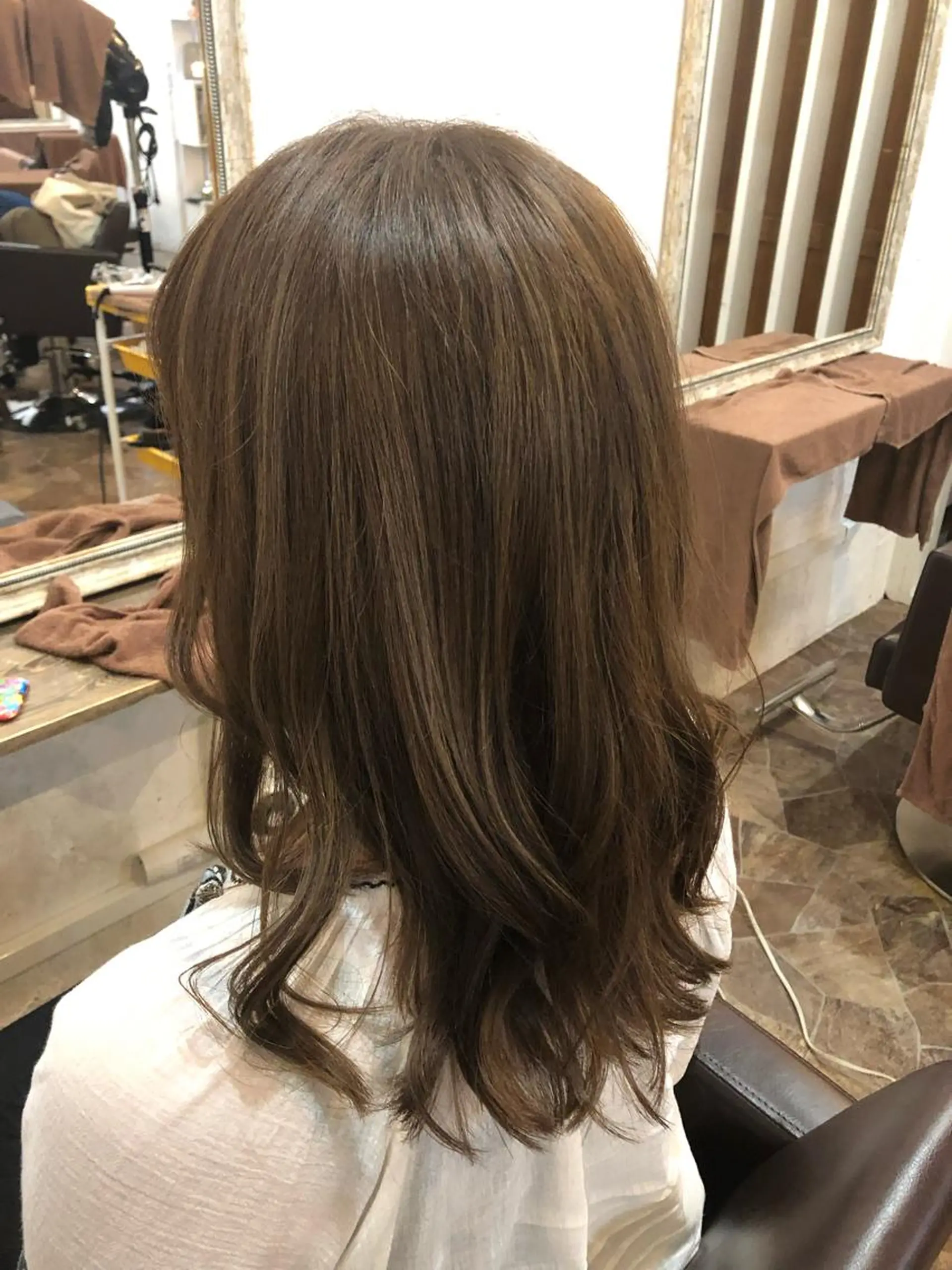 カラー ベージュカラー ミルクティーベージュ ヘアカラー トリートメント 大江 珠実のヘアスタイル