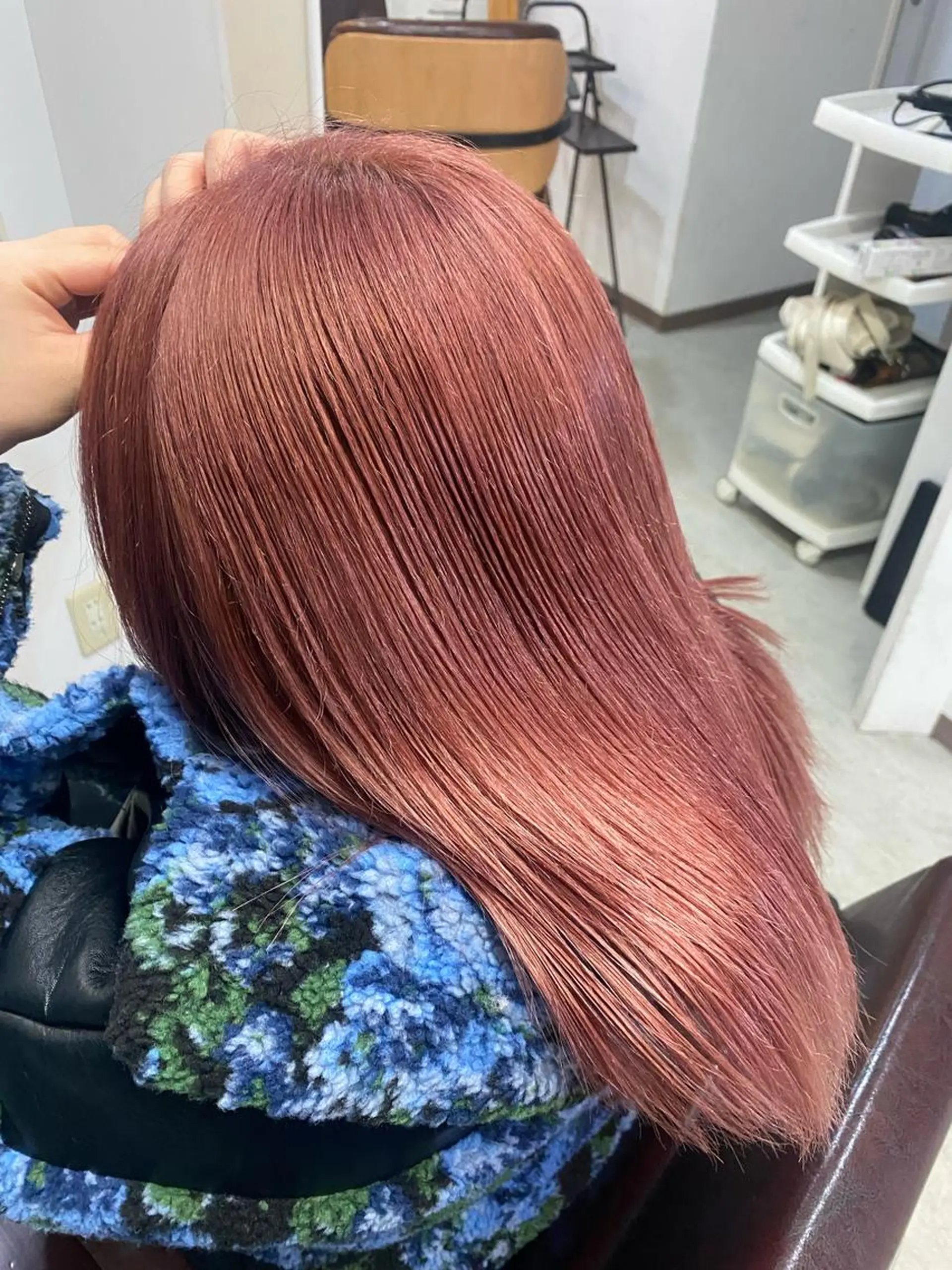 セミロング ミルクティーベージュ outaのヘアスタイル