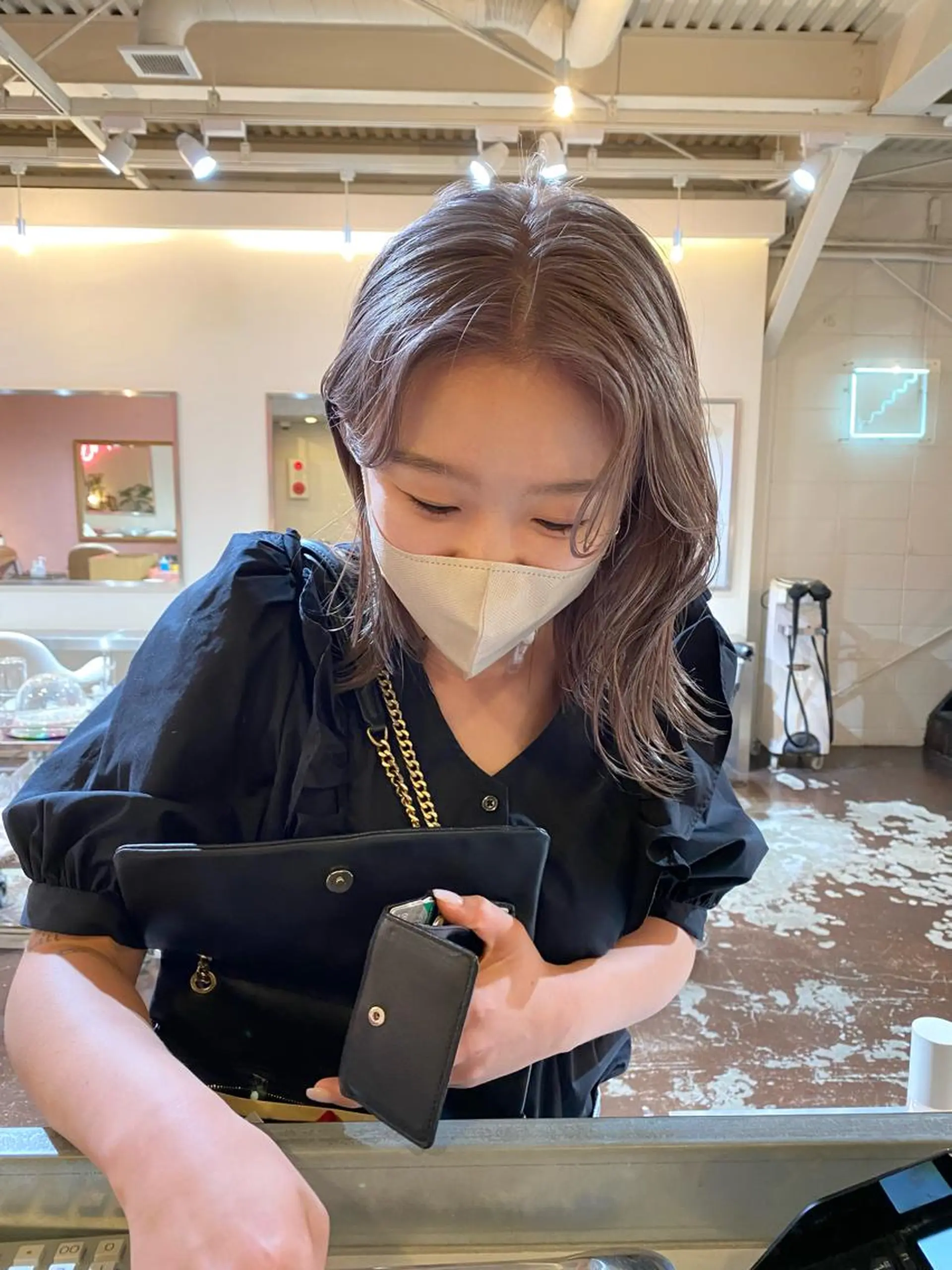 ミディアム カラー カット ヘアカラー トリートメント iru所属・レイヤーカット/ ハイトーン/mikiのヘアスタイル