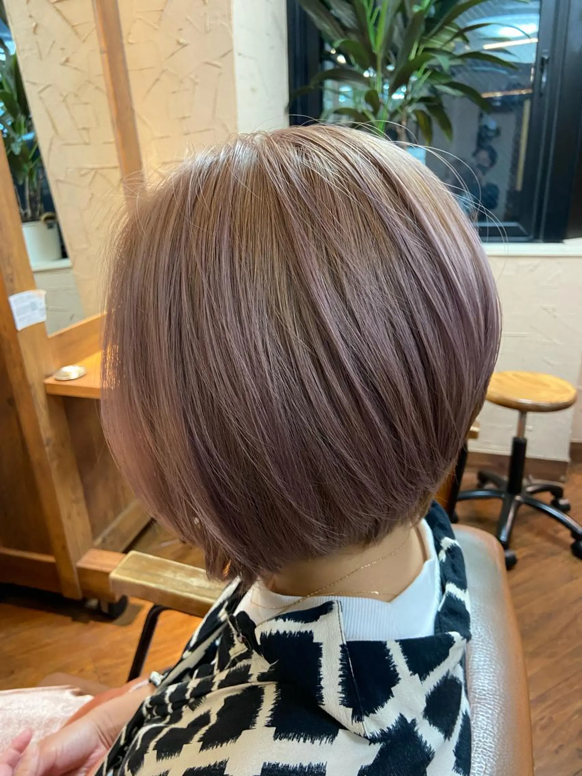 ショート カラー 前下がりボブ ピンクカラー ボブ スローエイジング/ ダメージレス鈴木慎一のヘアスタイル