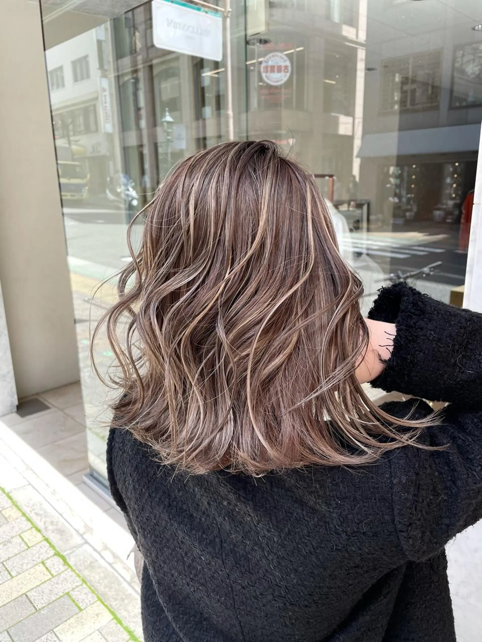 セミロング ハイライト ヘアカラー _ WHITE三宮店のヘアスタイル