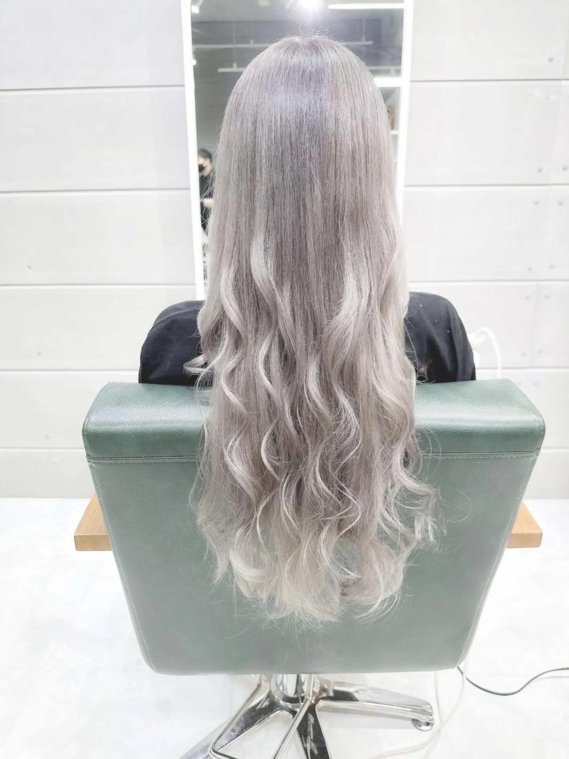 ロング カラー ヘアアレンジ ブリーチ ケアブリーチ 透明感カラー デザインカラー ハイトーンカラー 𝐑𝐈𝐍𝐊𝐀 🐷🖤のヘアスタイル