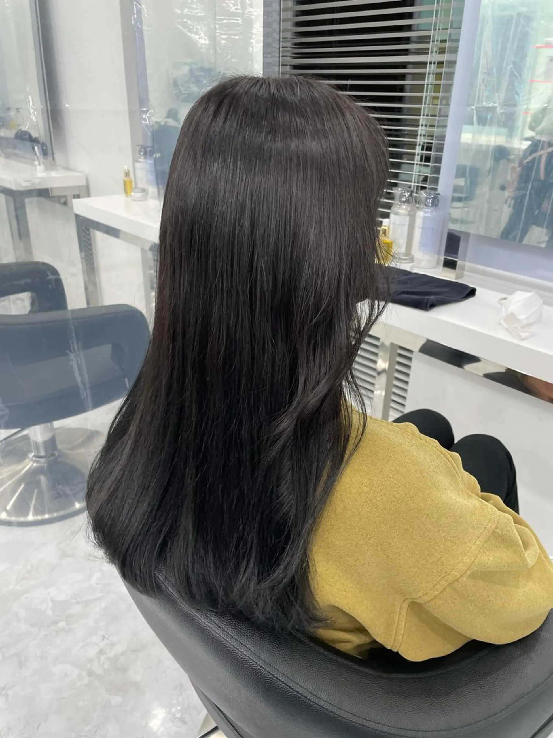 セミロング カラー Ella所属・nana【艶髪】/ レイヤー/縮毛矯正のヘアスタイル