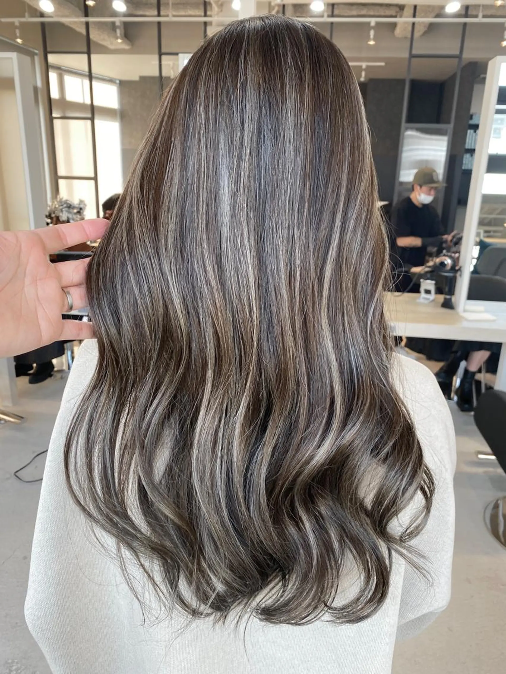 セミロング カラー パーマ ヘアアレンジ ネイル マツエク・マツパ アイブロウ ヘアカラー トリートメント 井上 一平のヘアスタイル