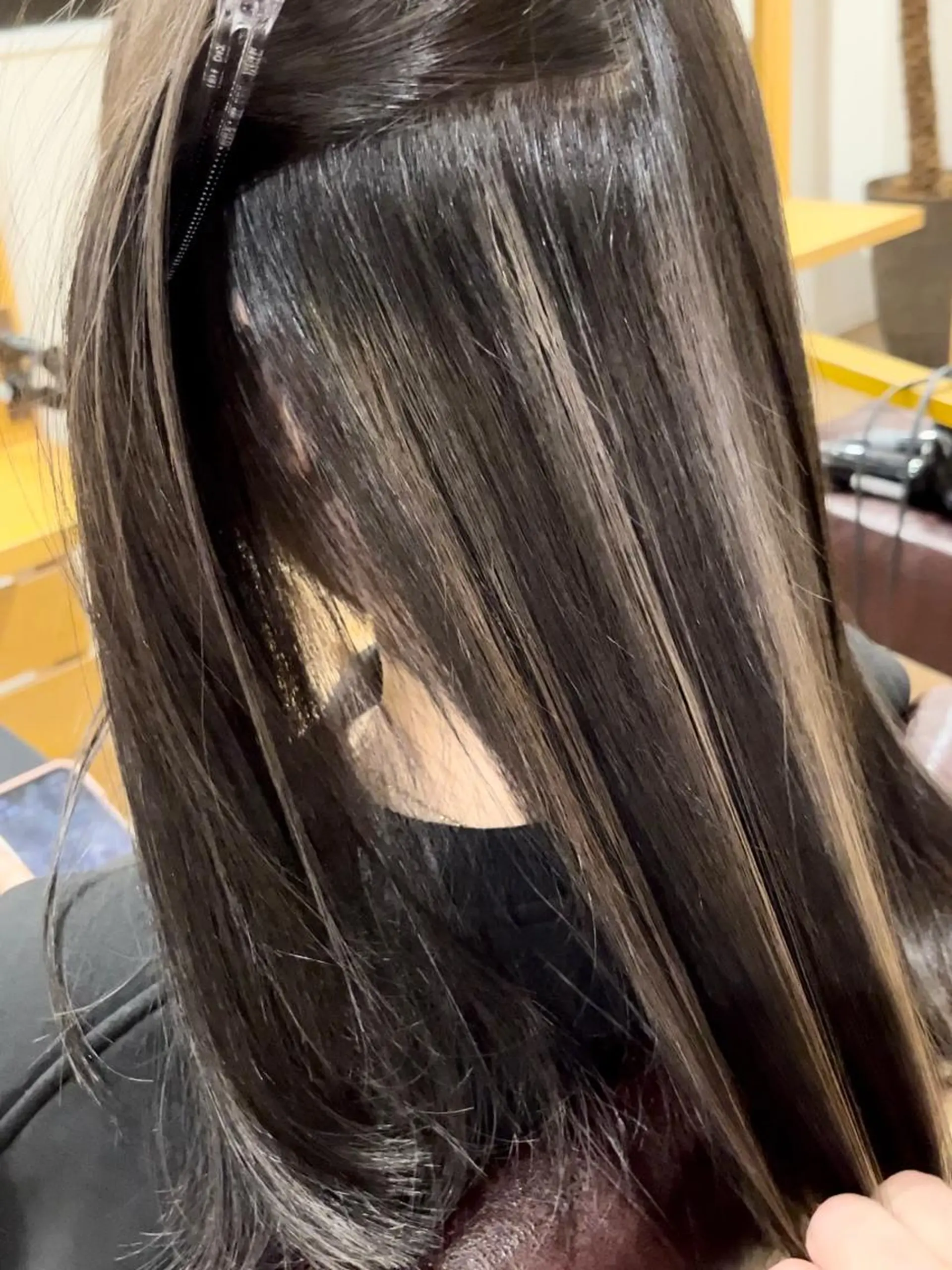 セミロング カラー ブリーチ グレージュ ハイライトカラー ハイライト トリートメント ヘアカラー KIZU 髪質改善 オカルト怪談のヘアスタイル