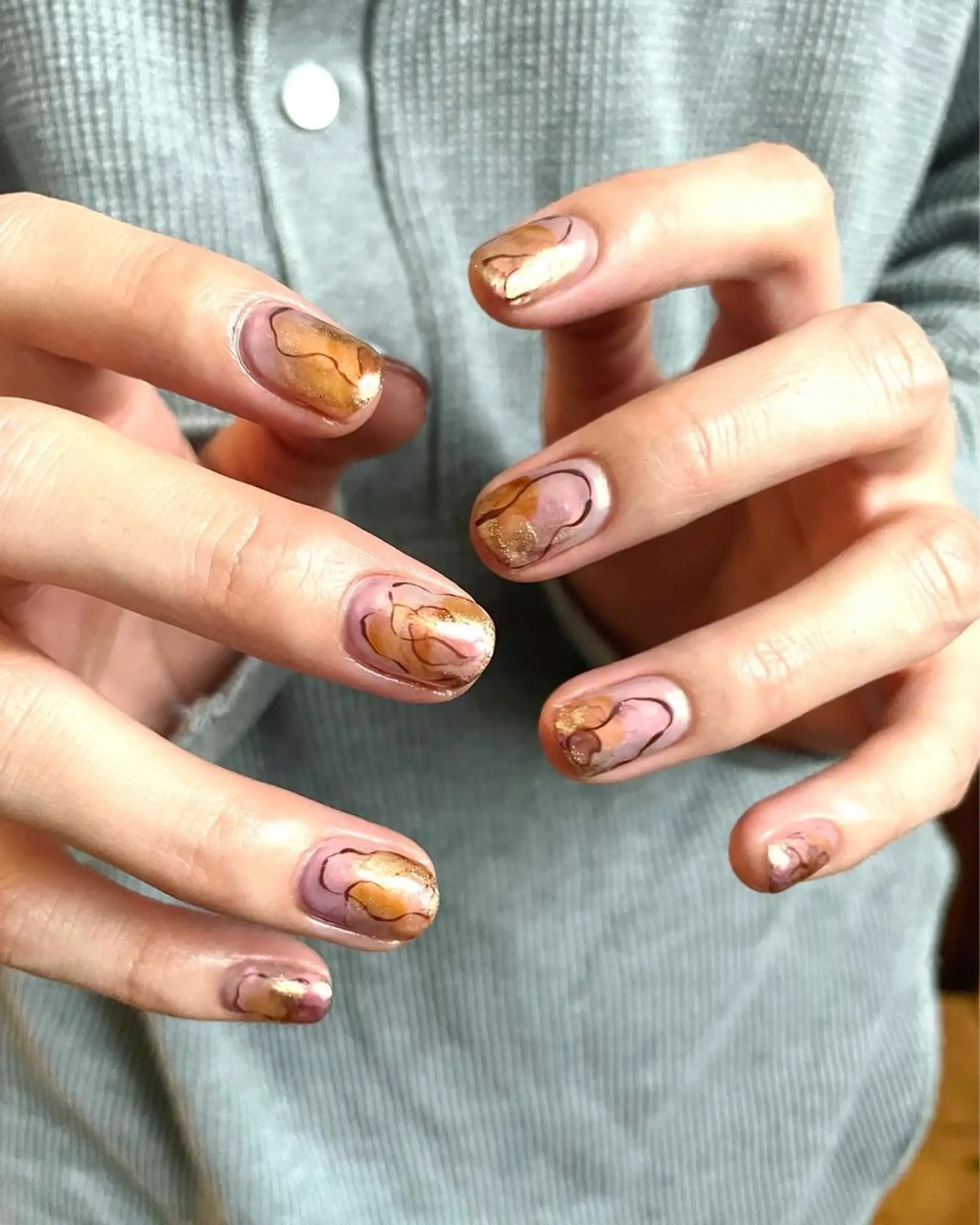 ネイル ブラウン フットネイル ジェルネイル 韓国ネイル マグネットネイル 甲府市徳行 🧸prunelleのネイルデザイン