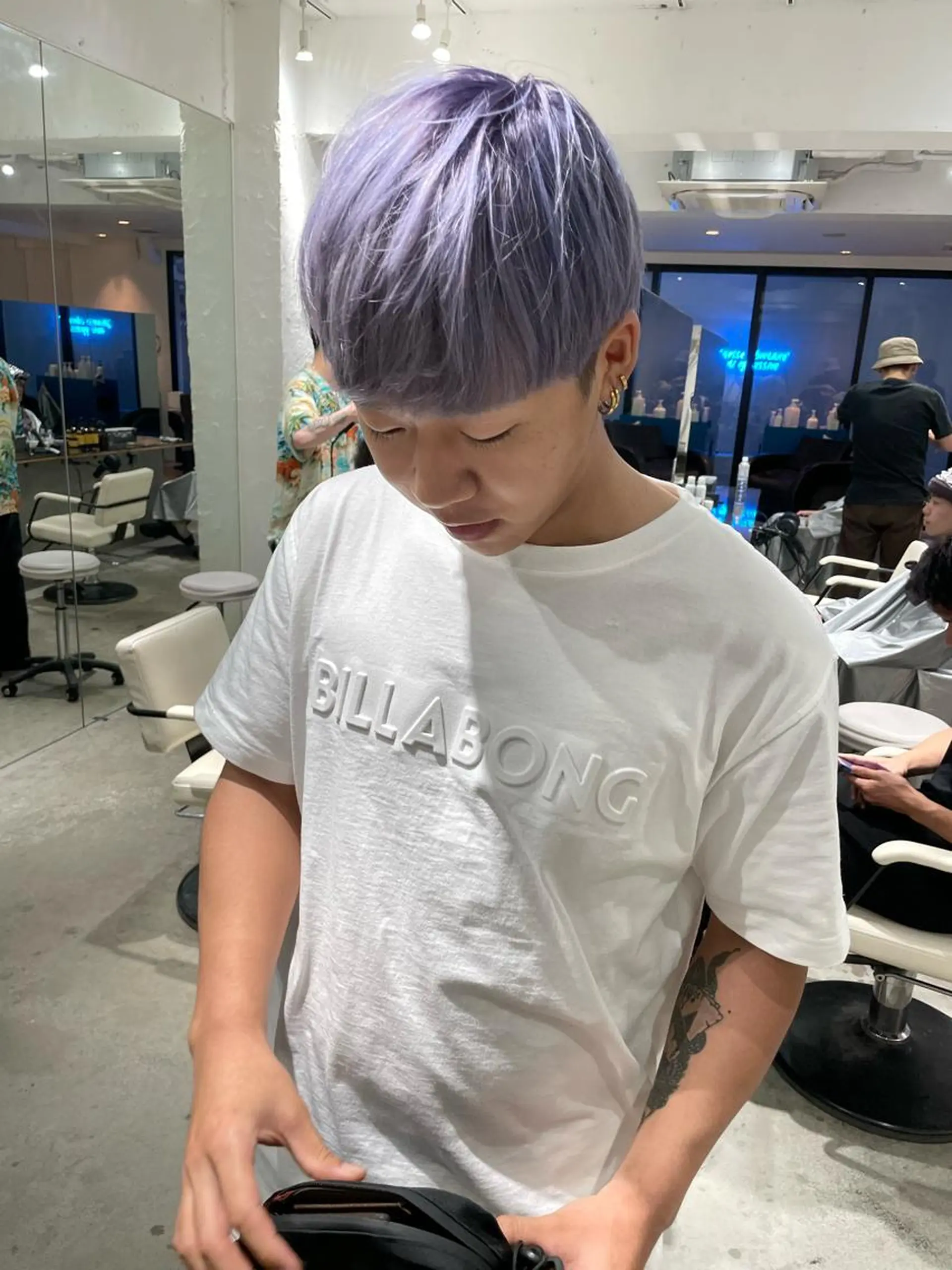 ショート カラー メンズ メンズバレイヤージュ メンズブリーチ センターパート フェードカット メンズハイライト カット ヘアカラー トリートメント スパイラルパーマ 🌐hina⭐️のヘアスタイル