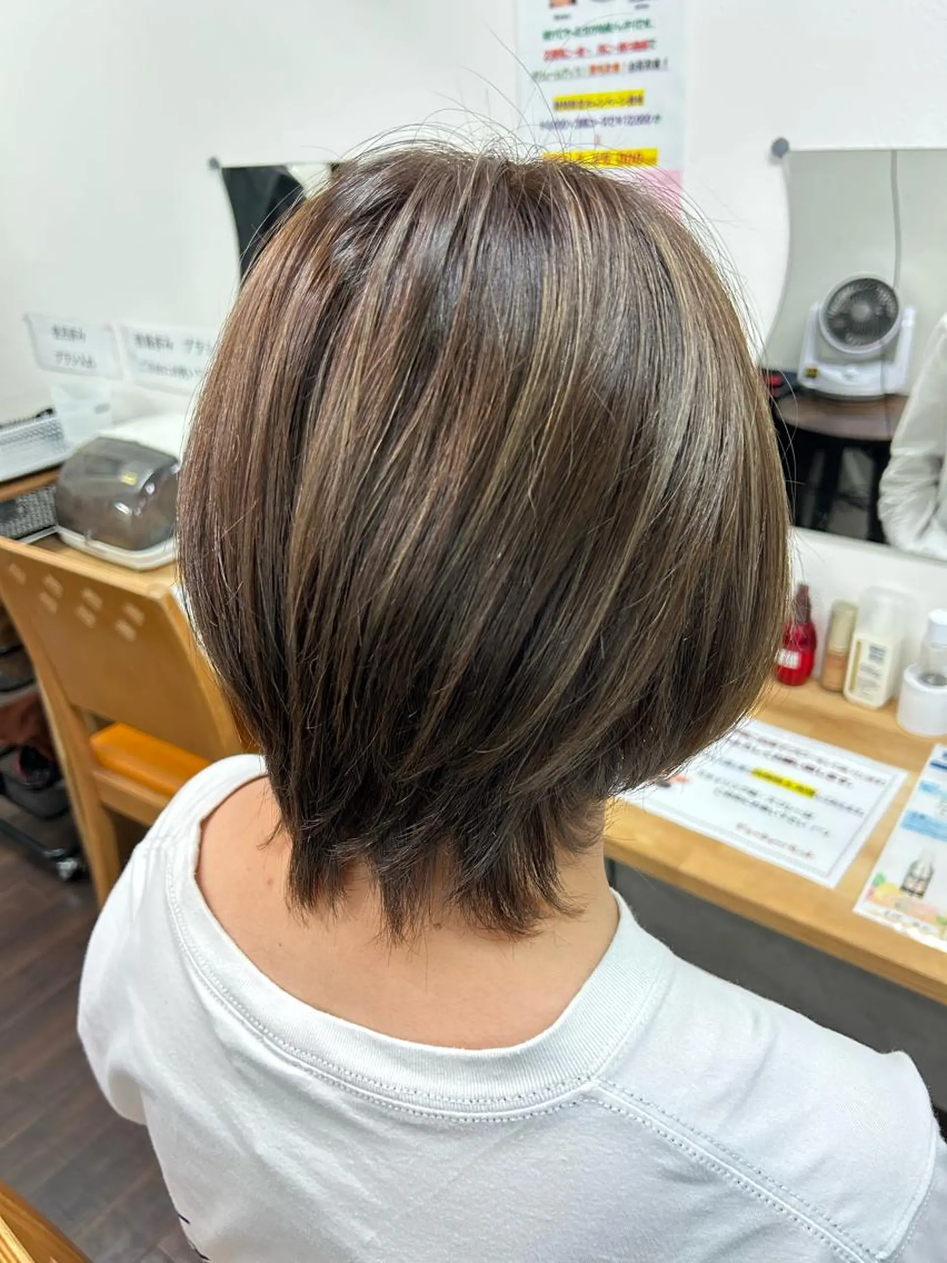 カラー グレージュ ASAMI (カラーリスト)のヘアスタイル