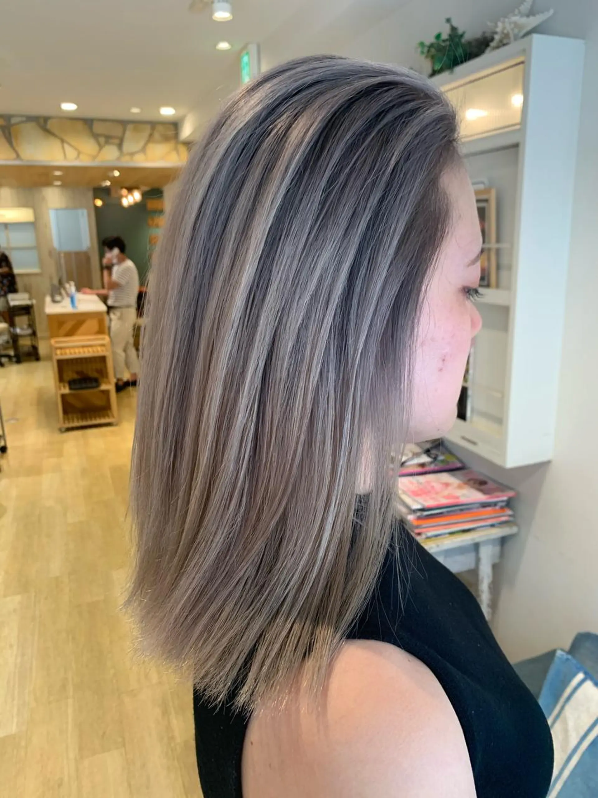 セミロング ヘアカラー トリートメント 渋谷ハイトーン/ デザインカラー阿部のヘアスタイル