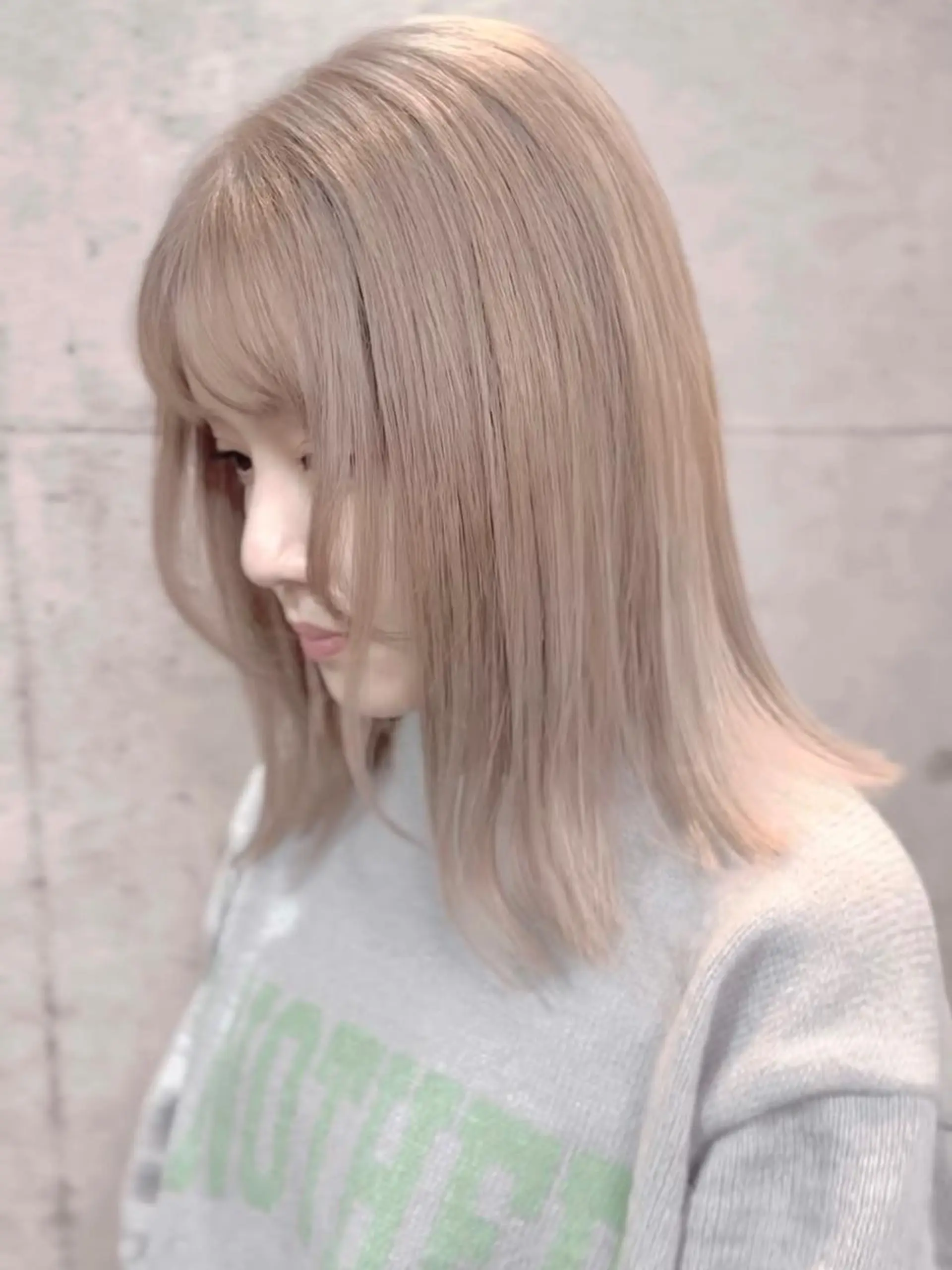 ミディアム 🔷ブリーチバレイヤ ージュ🔷飯野達也のヘアスタイル