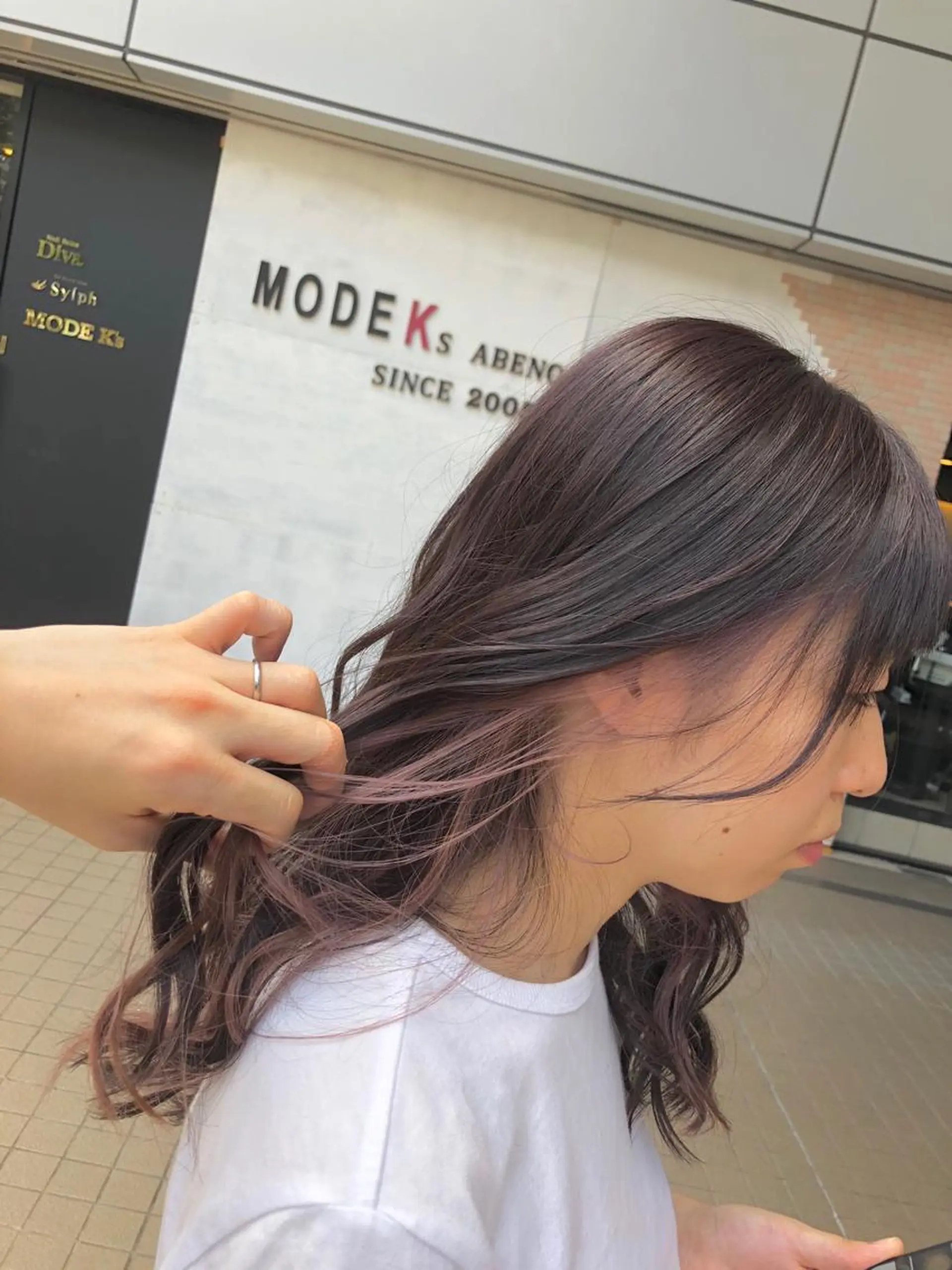 ミディアム カラー アッシュ インナーカラー ピンクカラー ピンクアッシュ カット ヘアカラー トリートメント SHAFT Ieiriのヘアスタイル