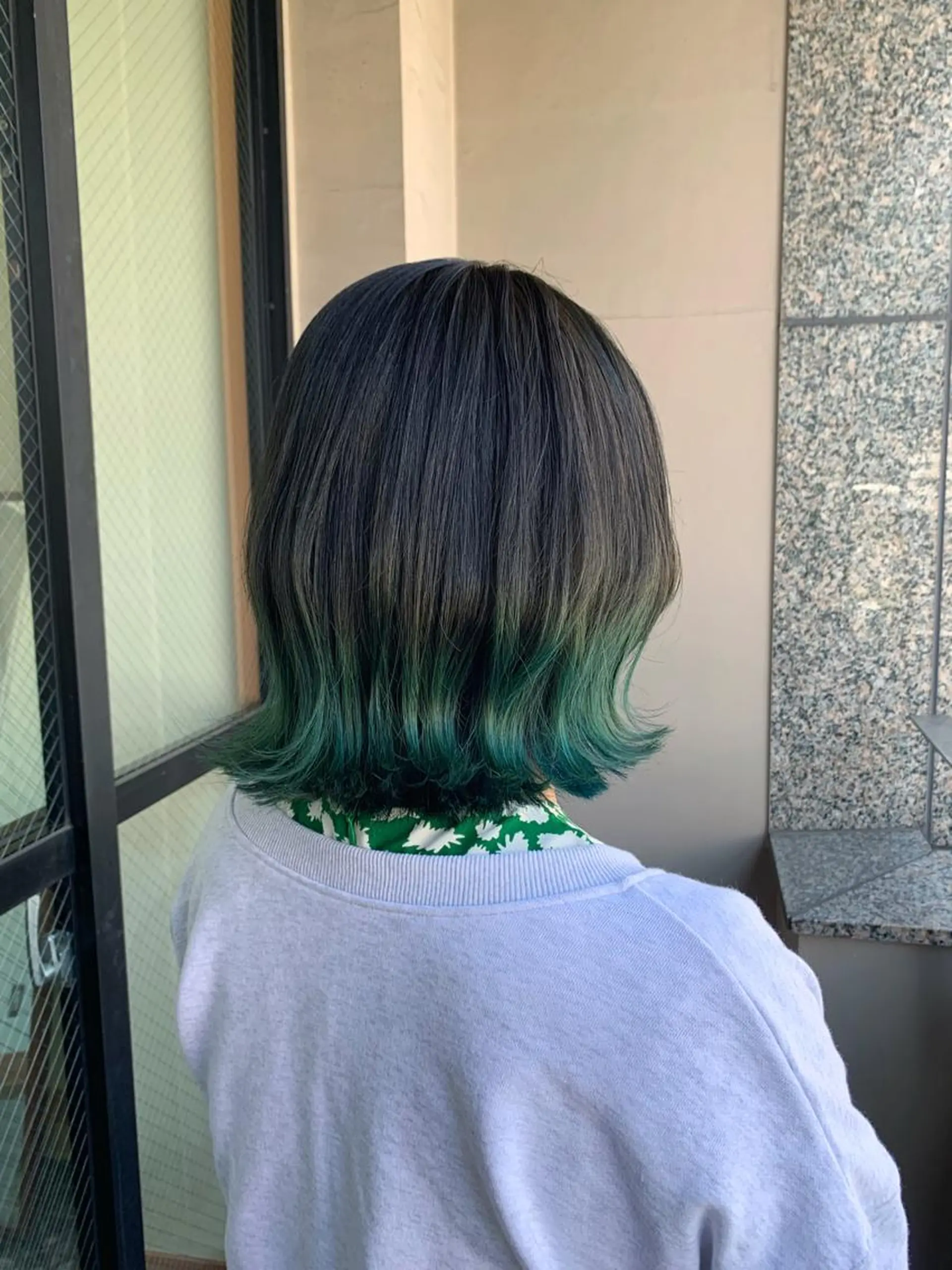 ショート カラー グラデーションカラー くびれヘア 外ハネヘア カット ヘアカラー yuri🌼 NUMBER 天王寺のヘアスタイル