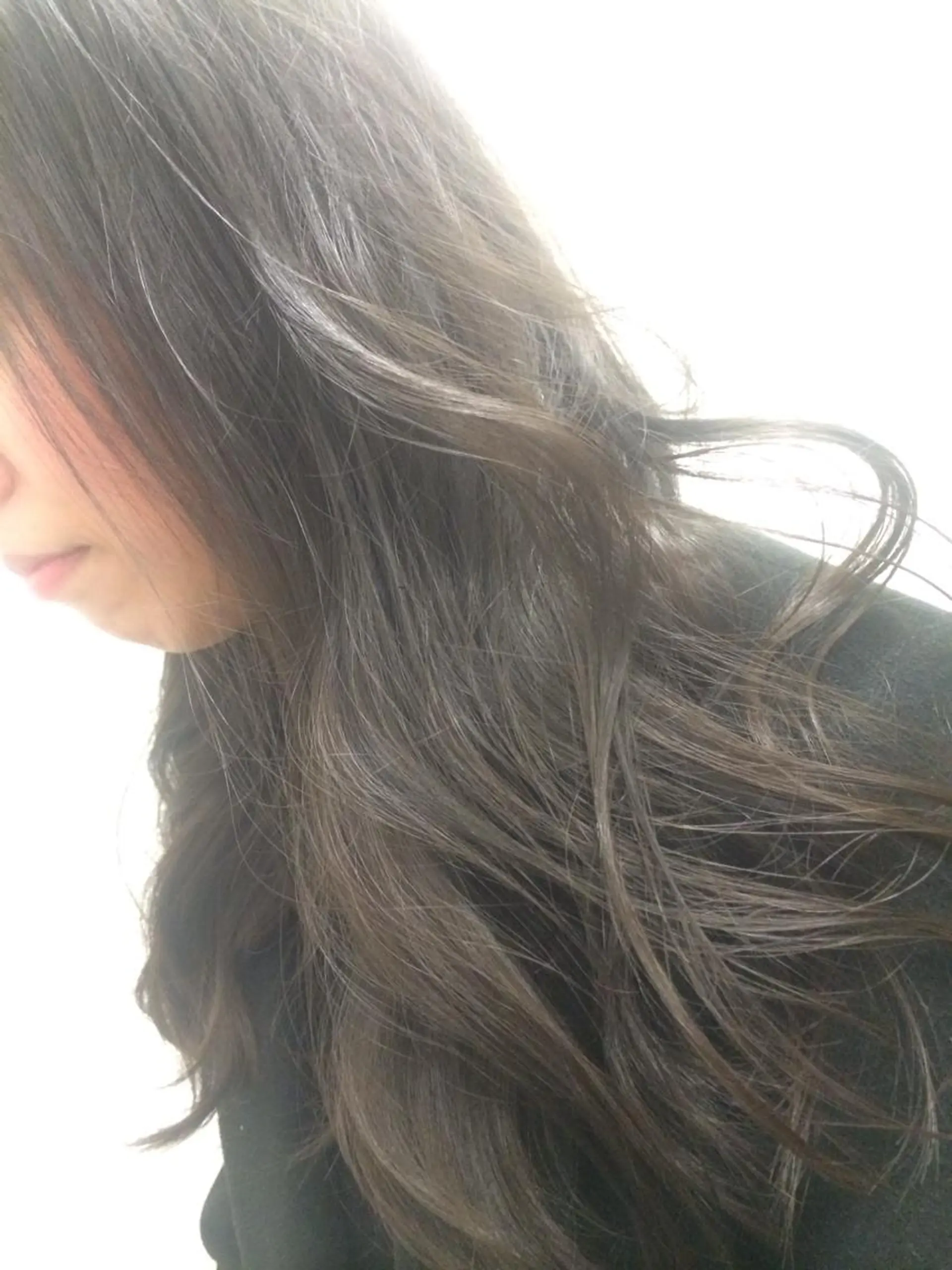 ミディアム セミロング ロング カラー アッシュ ブリーチ ブリーチなしカラー にった みずきのヘアスタイル