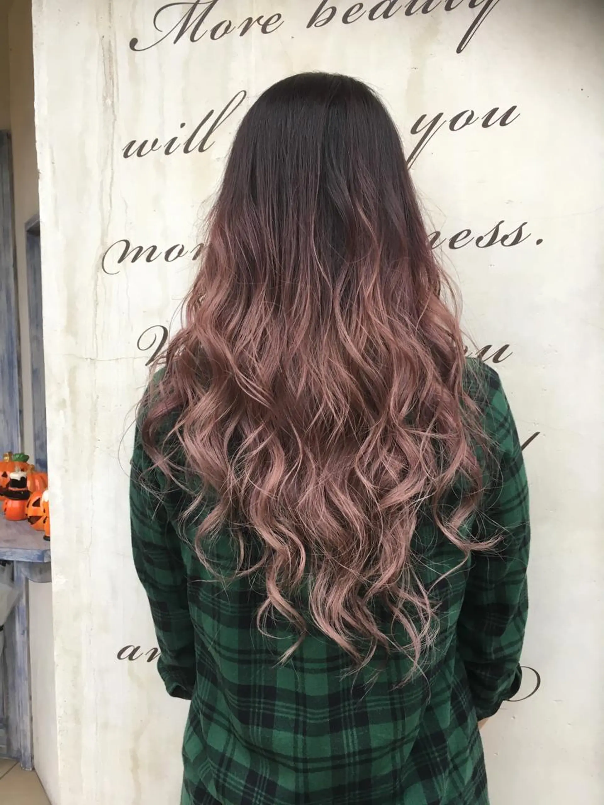 ロング カラー ブリーチ グラデーションカラー ピンクカラー ピンクパープル パープルカラー 森 早希絵のヘアスタイル