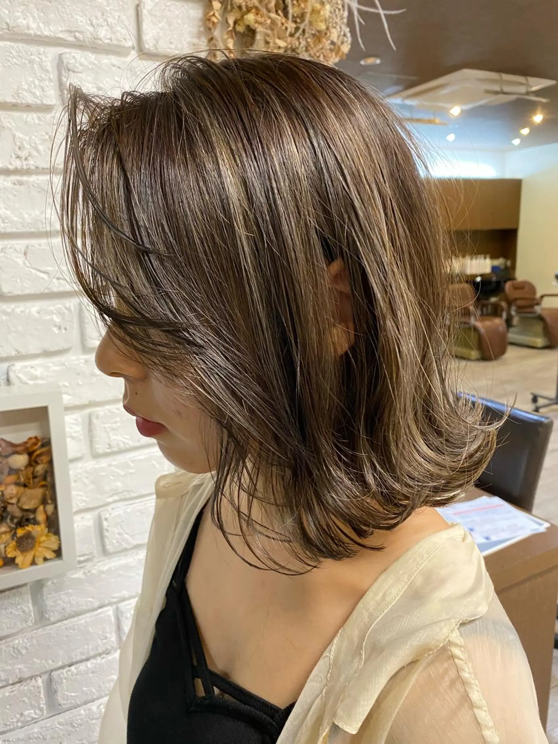 ミディアム カラー グレージュ ハイライトカラー ハイライト カット ヘアカラー トリートメント 日比 貴大/ minim hairのヘアスタイル