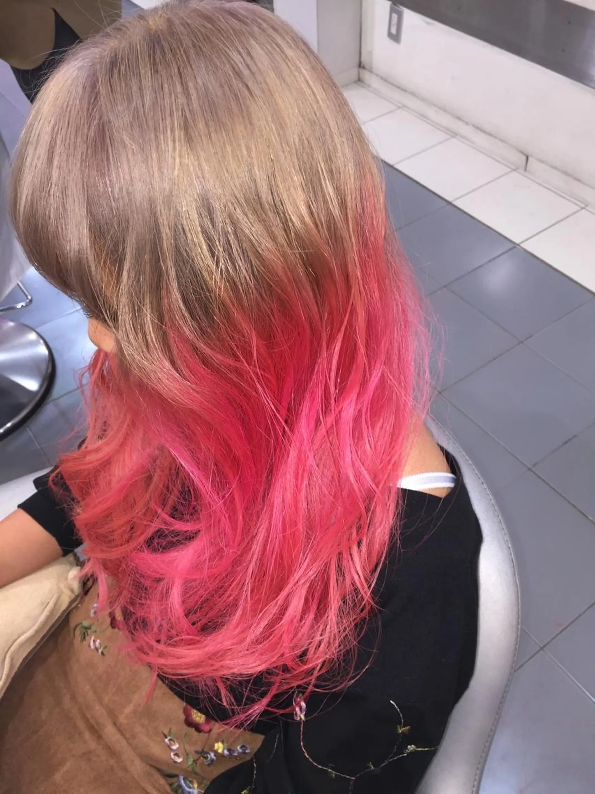 ロング カラー 長尾菜々美🐰 /ハイトーンカラーのヘアスタイル