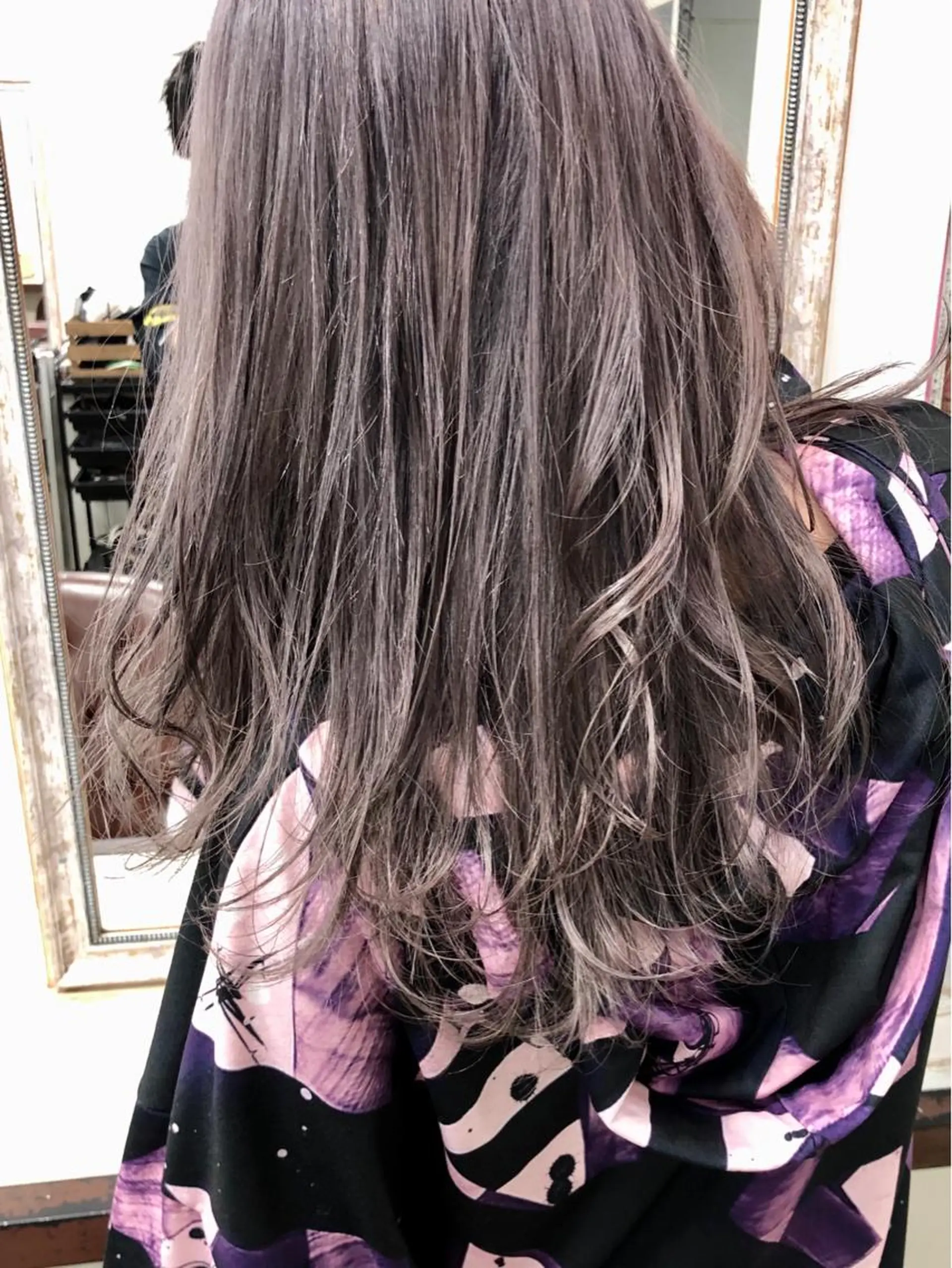 セミロング カラー ブリーチ ケアブリーチ グレージュ ラベンダーカラー ラベンダーグレージュ ヘアカラー トリートメント famille所属・famille ファミーユのヘアスタイル