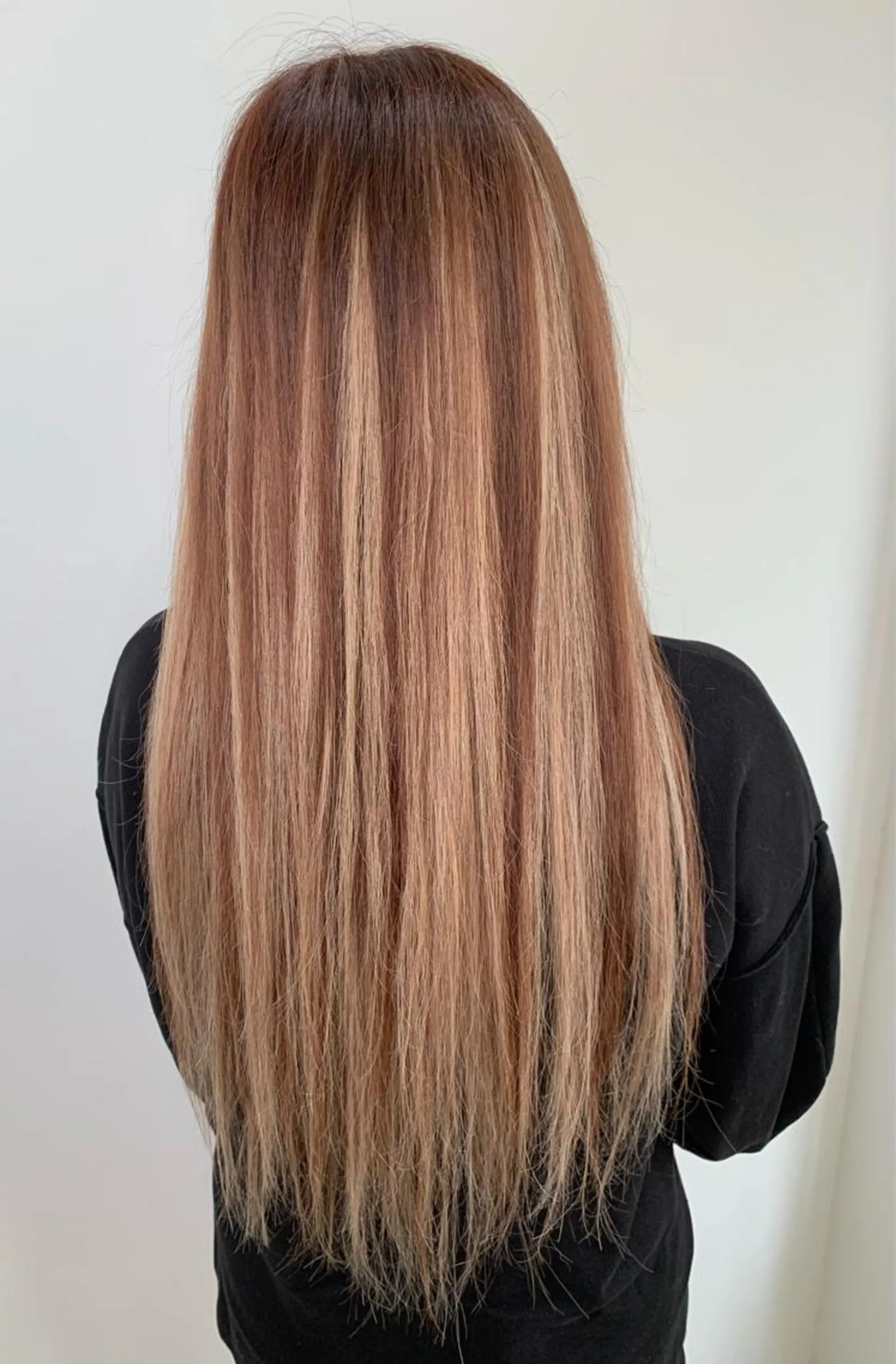 ロング カラー シールエクステ ベージュカラー ブラウンカラー グラデーションカラー ミルクティーベージュ ヘアカラー トリートメント エクステ 小笠原 菜緒のヘアスタイル