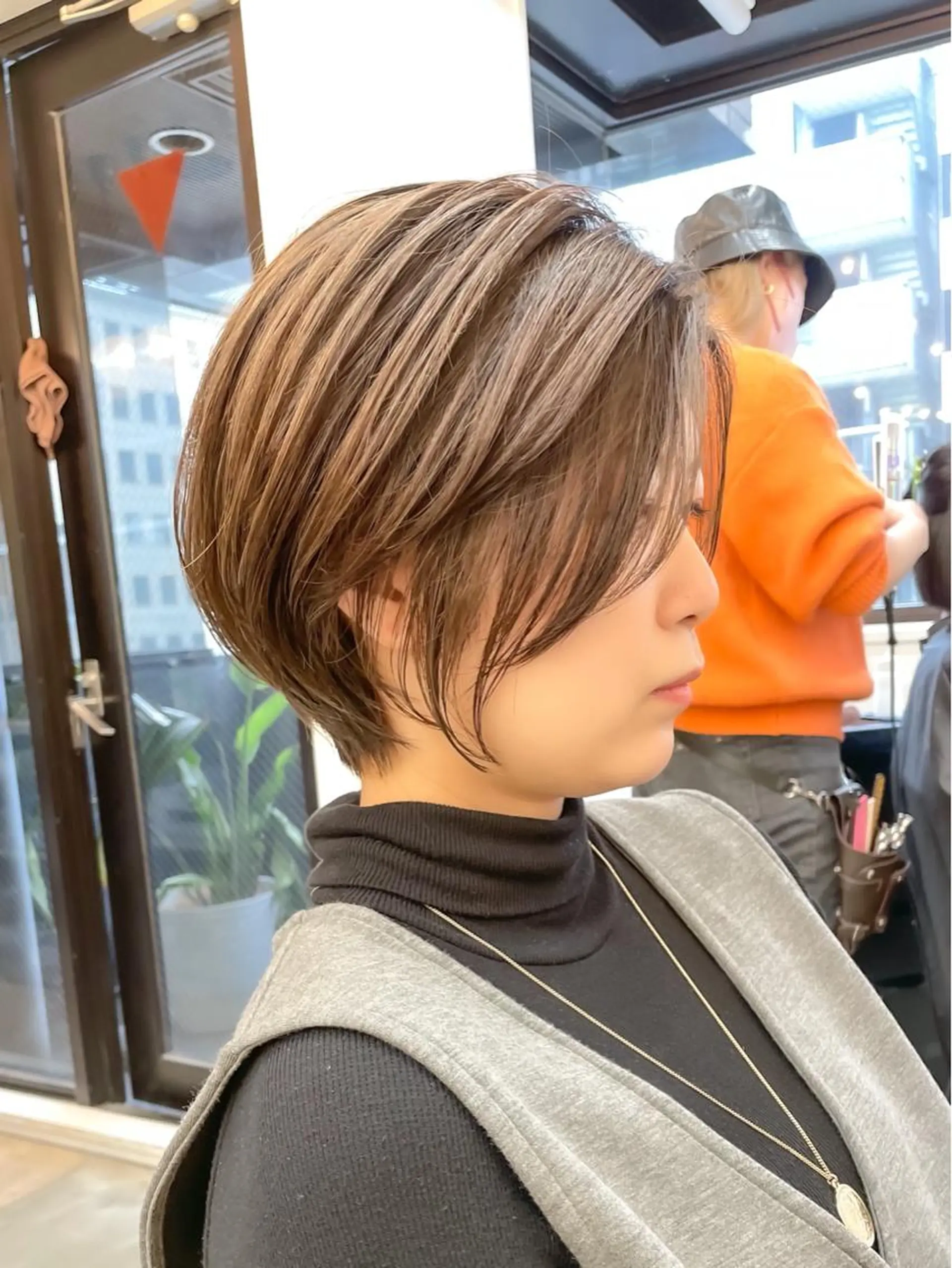 ショート カラー ハイライトカラー インナーカラー くびれヘア ハイライト 似合わせカット 縮毛/レイヤー 韓国/橋口のヘアスタイル