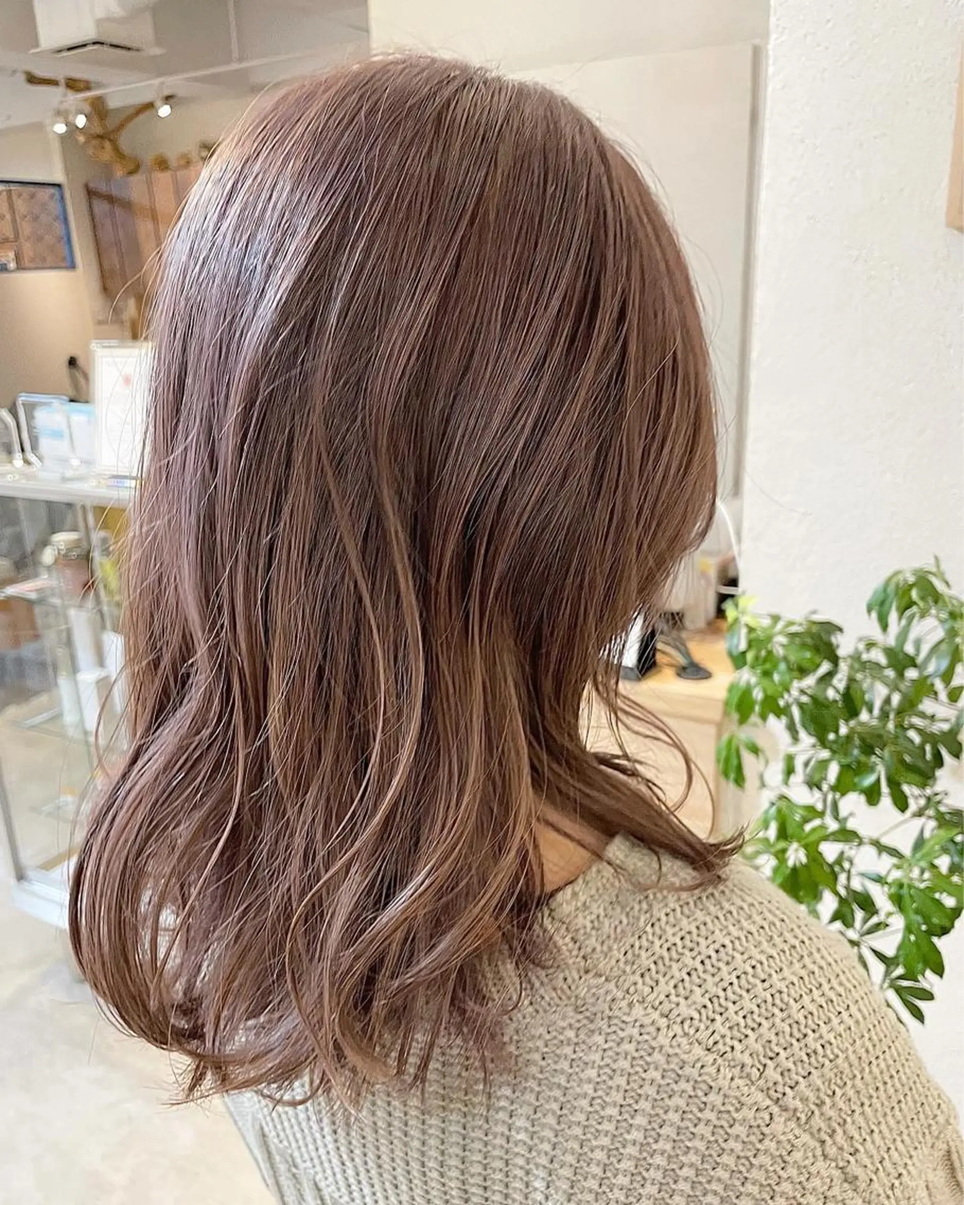ミディアム カラー ベージュカラー ブリーチ ラベンダーカラー ラベンダーベージュ Rin:nel hair所属・Takanishi くすみベージュカラーのヘアスタイル