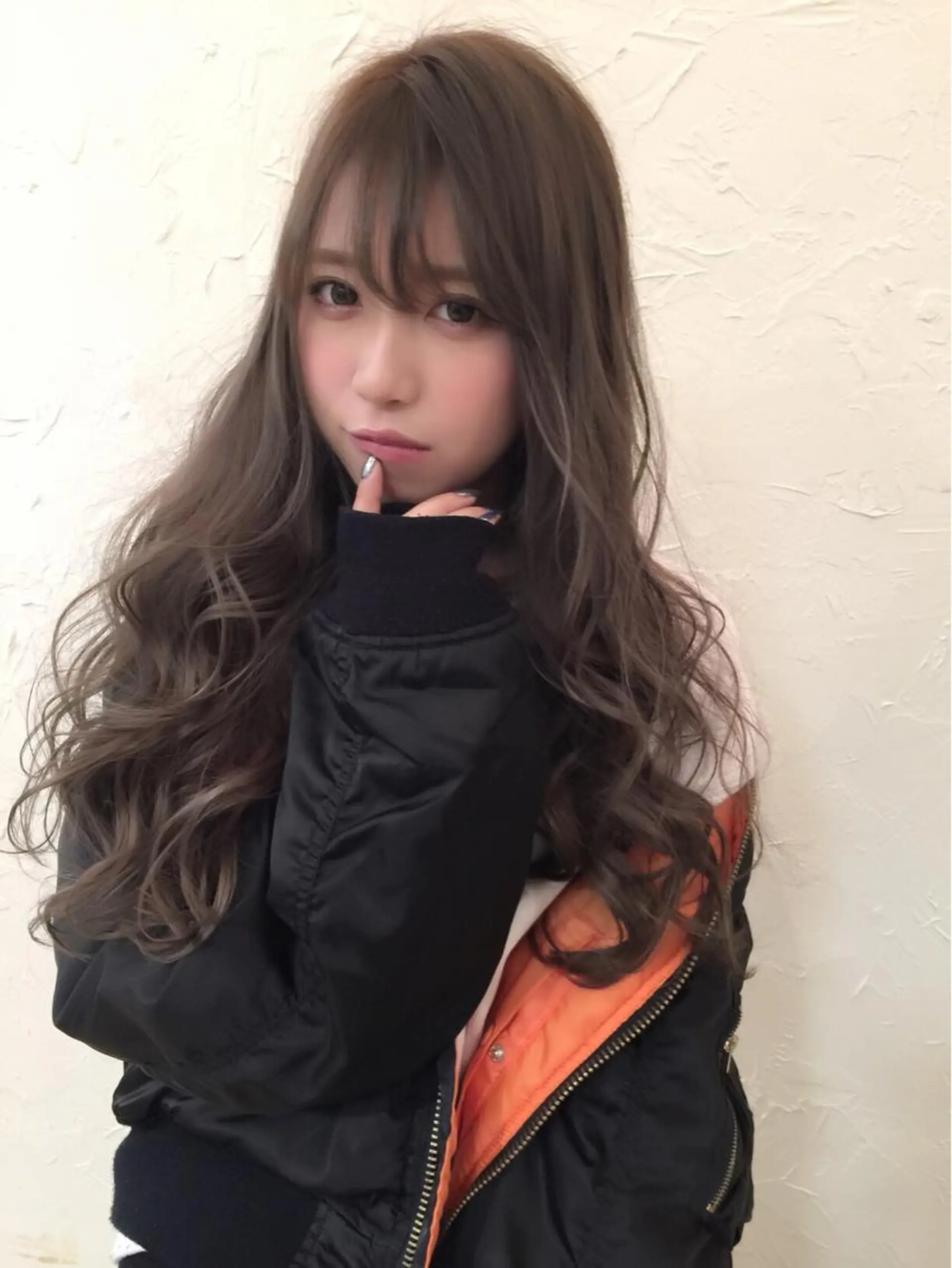 ロング カラー パーマ ブリーチ グレージュ うざバング 👑圧倒的カラー👑 佐々木祐希のヘアスタイル