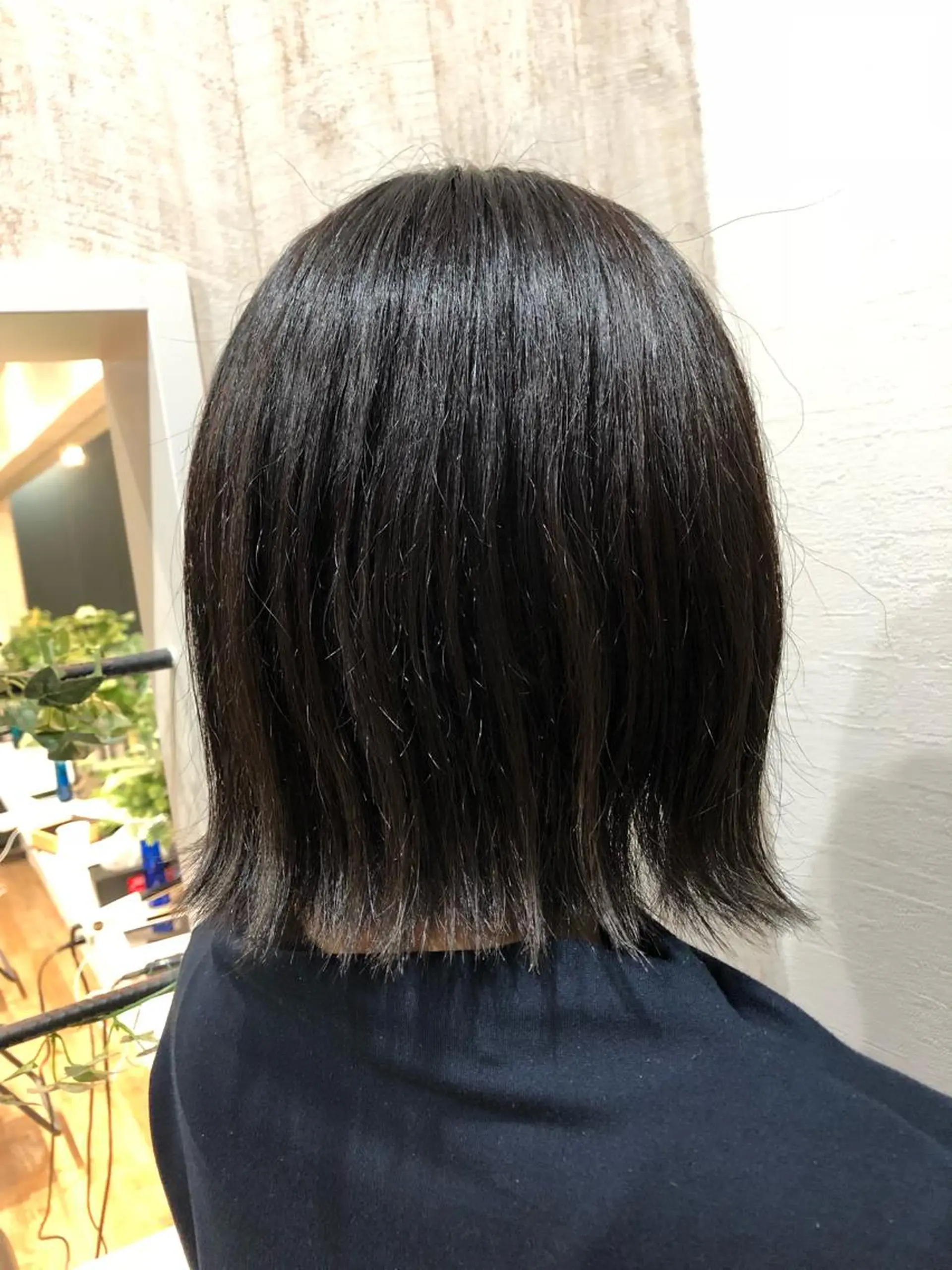 ショート カラー 黒髪 ブルーカラー ブルーブラック ヘアカラー トリートメント Lia所属・縮毛矯正の達人 ☆ 松本のヘアスタイル