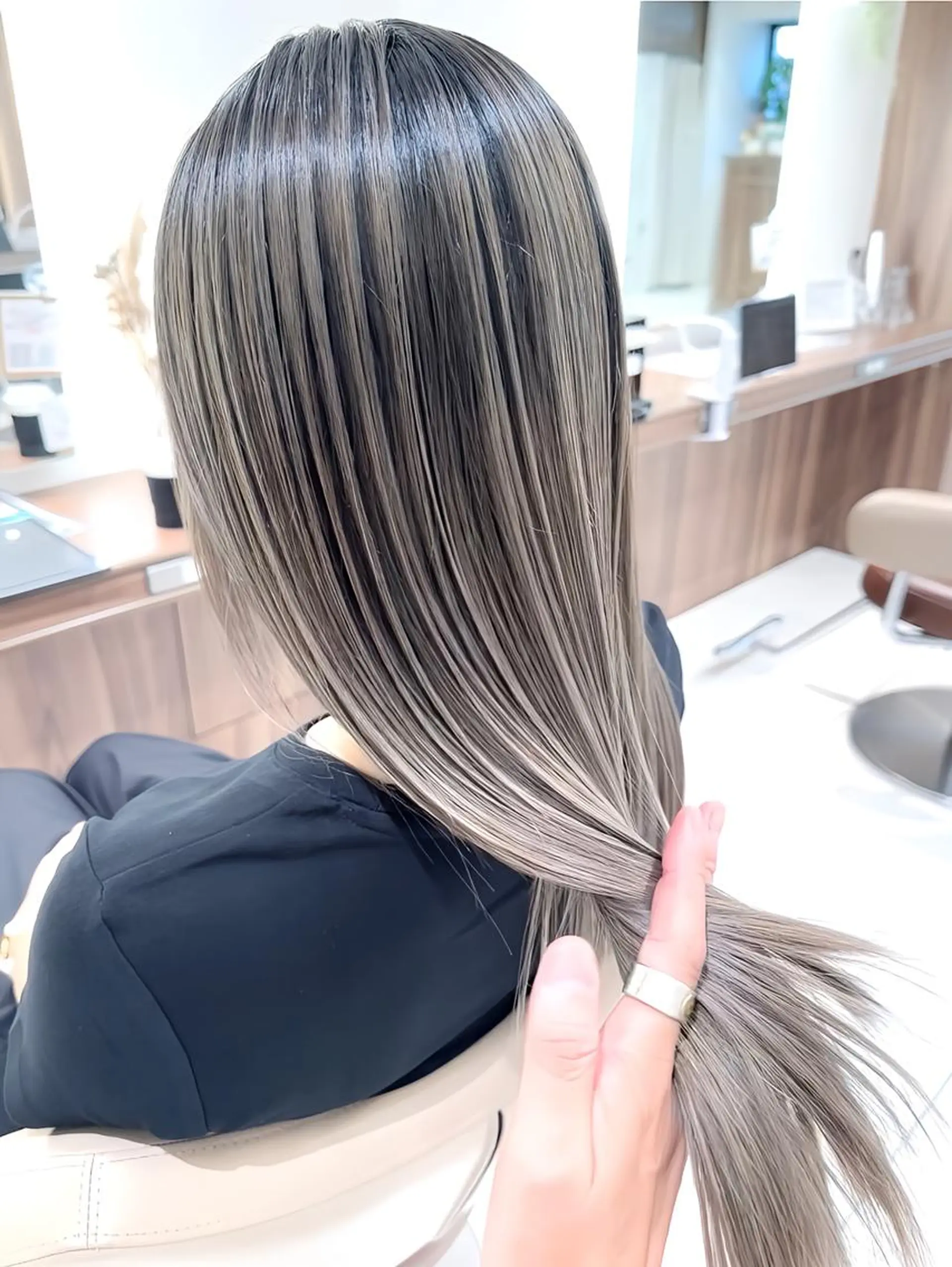 セミロング カラー バレイヤージュ 髪質改善 レイヤーカット カット ヘアカラー トリートメント 山崎俊輔/髪質改善 /バレイヤージュのヘアスタイル