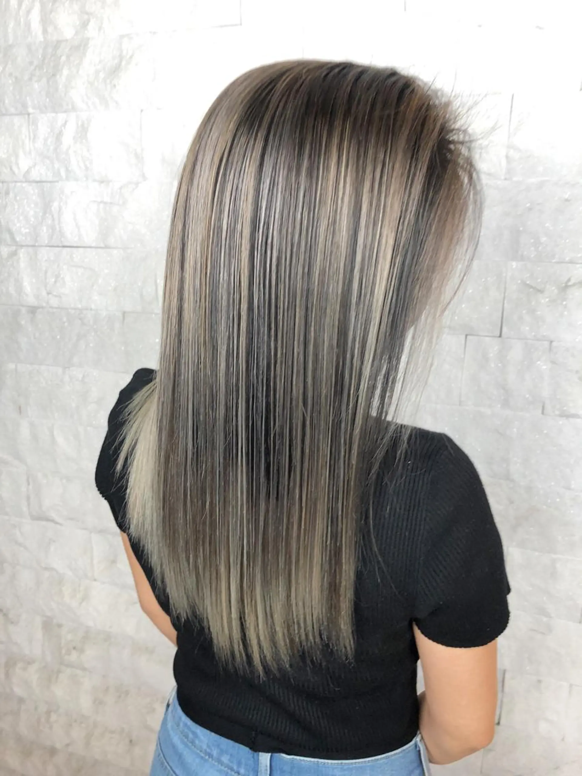 セミロング レイヤーカット 圧倒的美髪ストレート ツダケイタロウのヘアスタイル