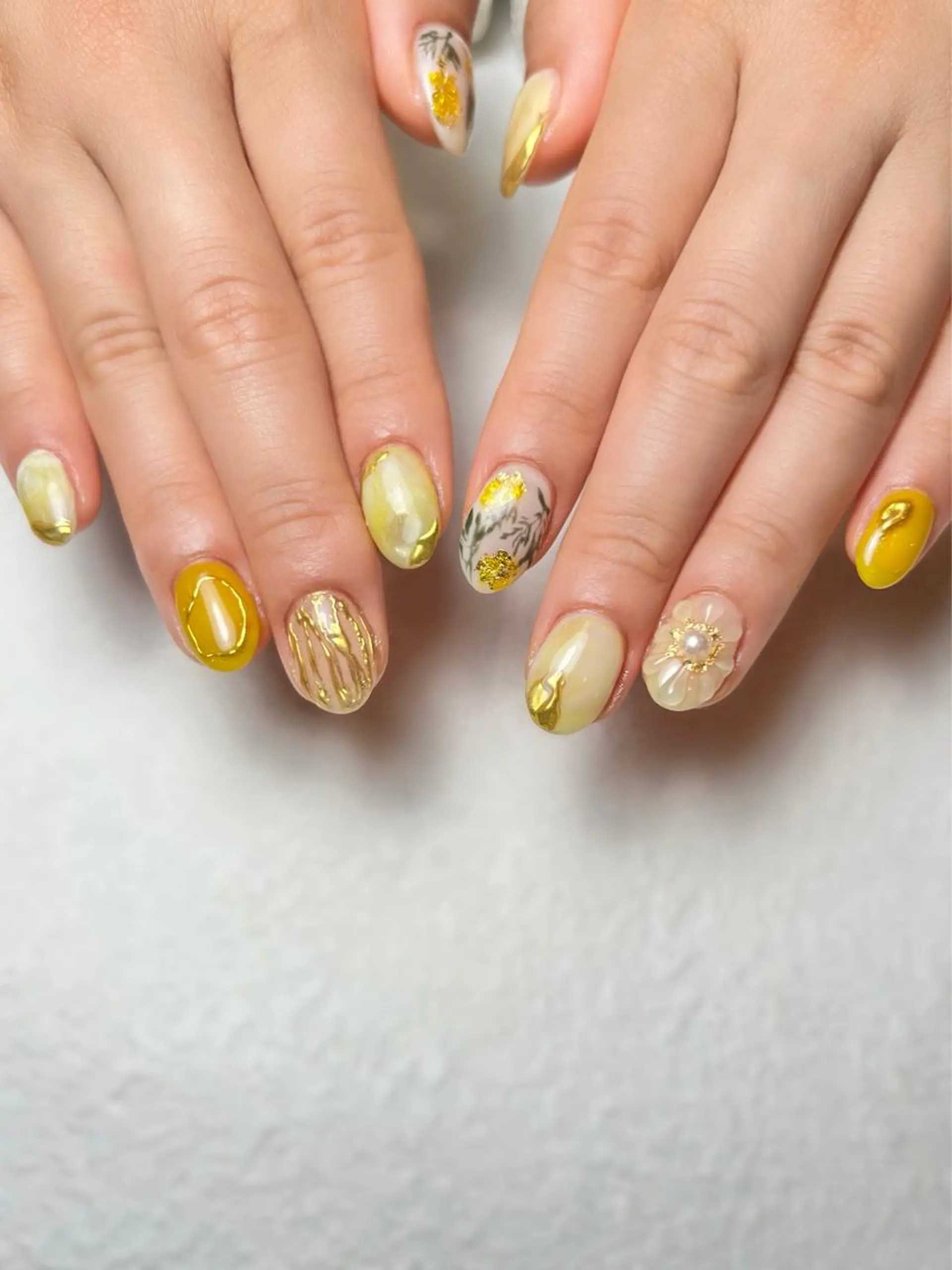 ネイル フラワーネイル ミラーネイル 持ち込み ぷっくりネイル 黄色 Nail_Mikako所属・Nail Mikakoのネイルデザイン