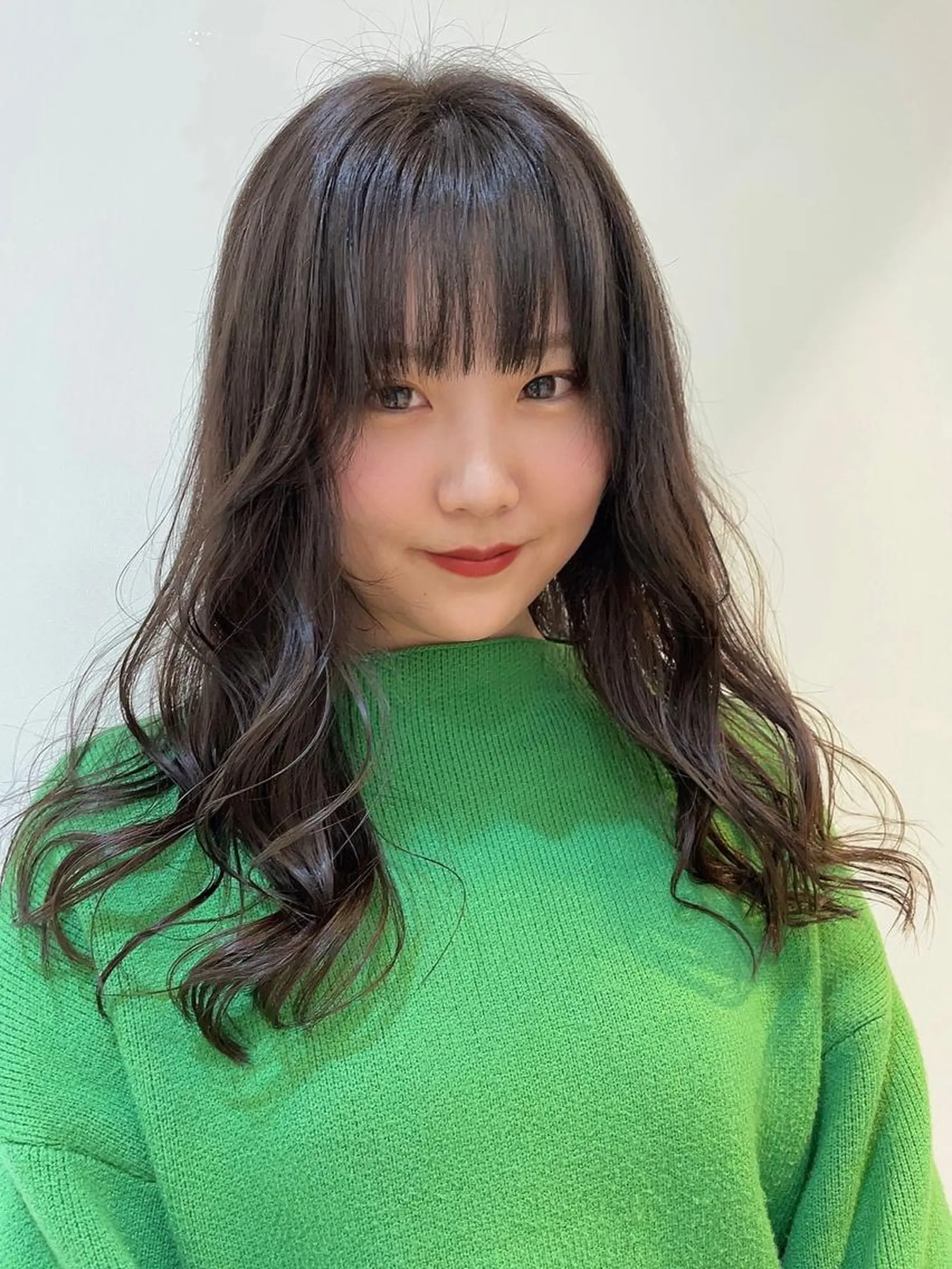 セミロング カット ヘアカラー 井上 亜海のヘアスタイル