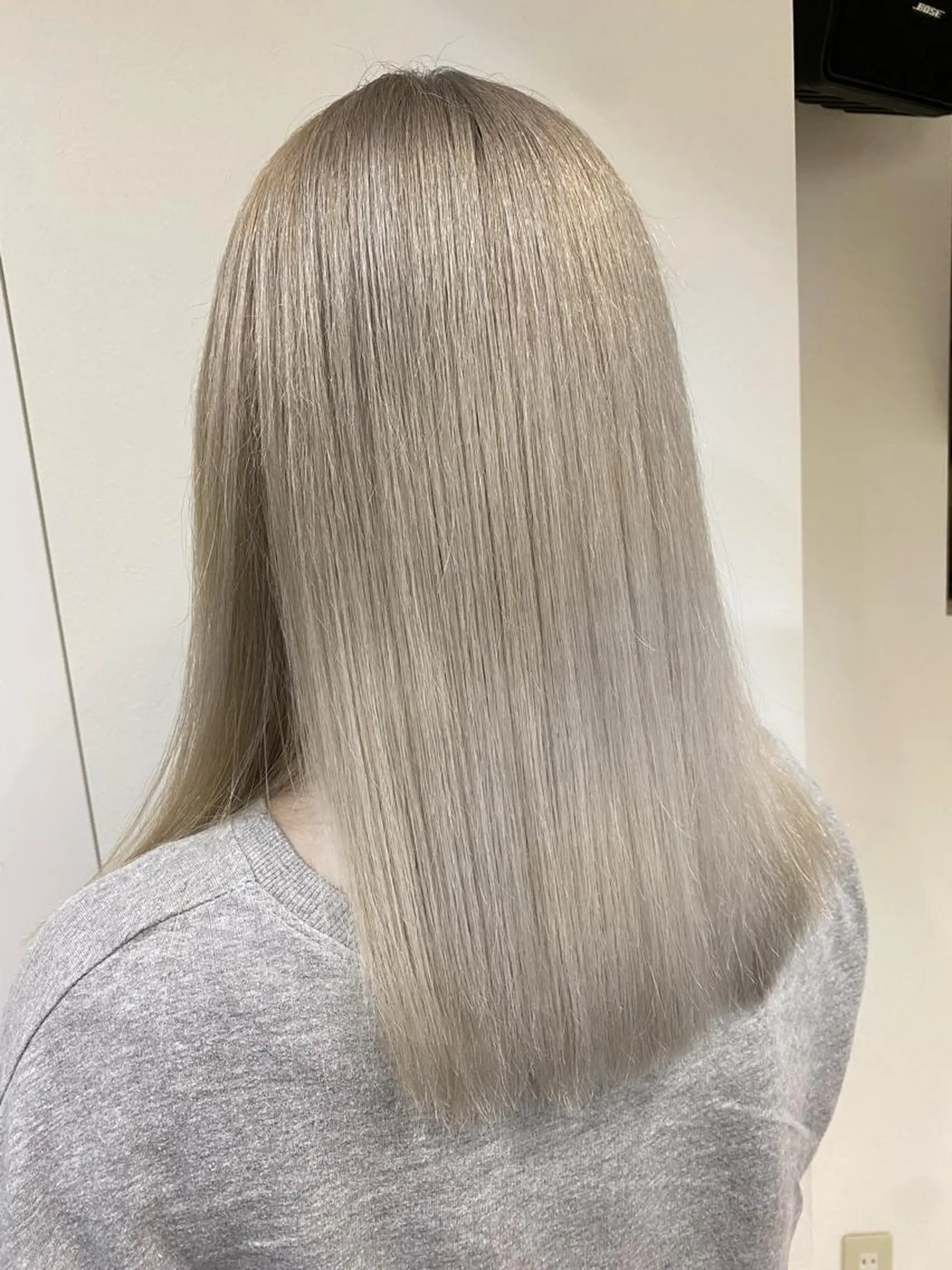 セミロング 透明感カラー✨ 酸性ストレート特化のヘアスタイル