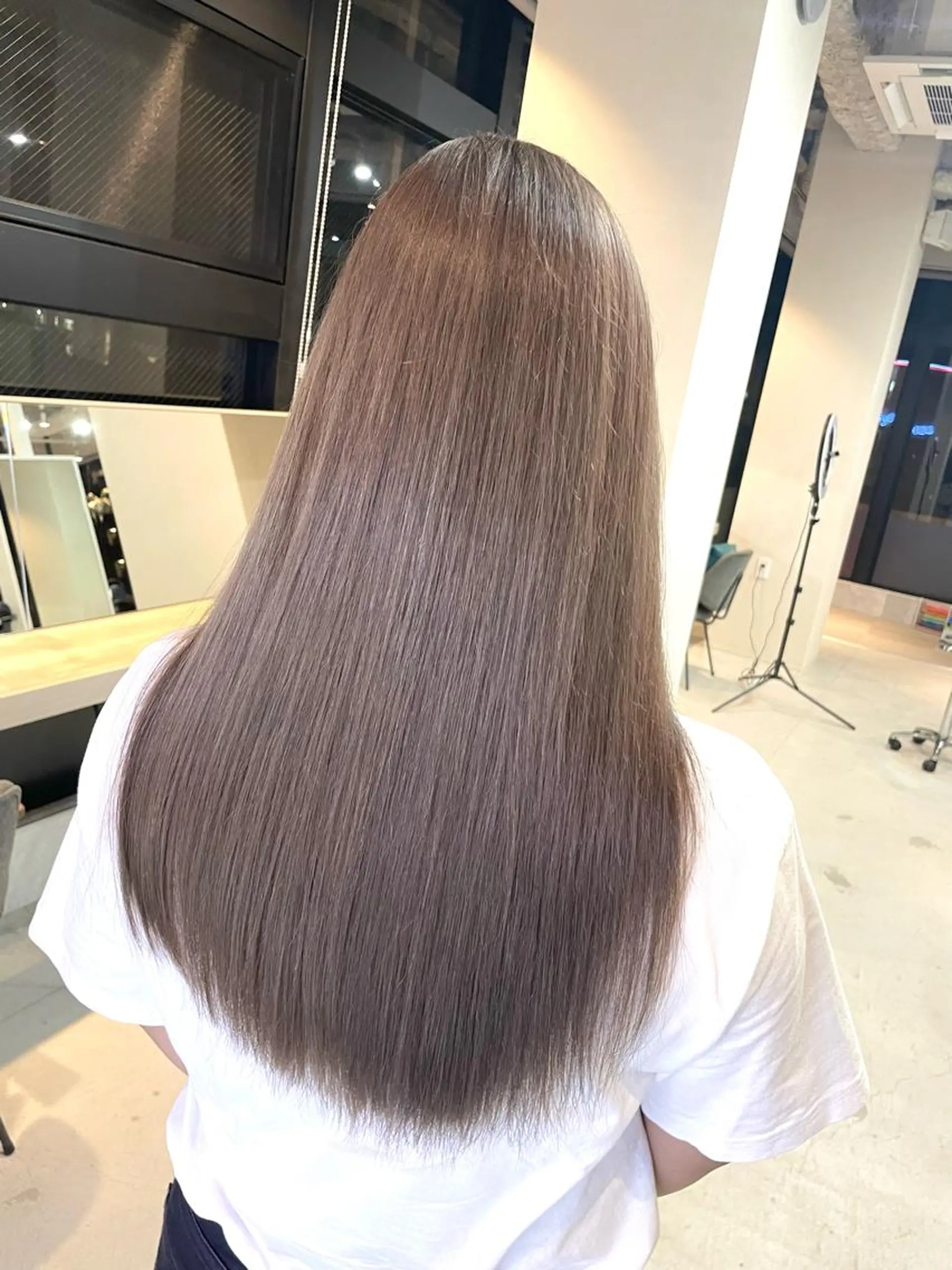 ロング カラー アディクシーカラー バレイヤージュ ベージュカラー ブリーチ ケアブリーチ Lia所属・皆木 智晴のヘアスタイル