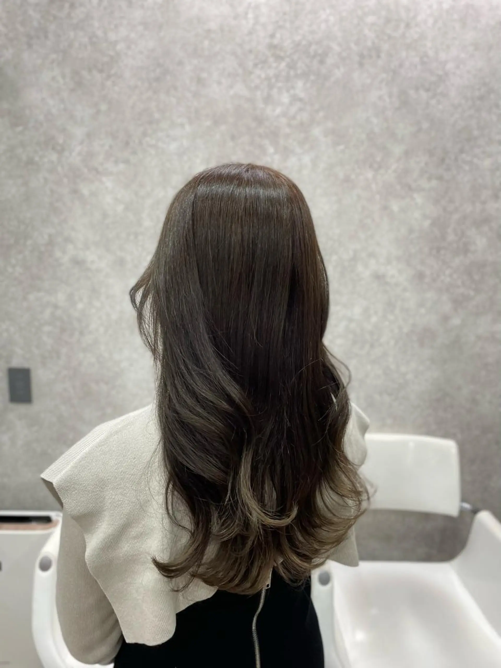 ロング カラー ベージュカラー ブリーチ 透明感カラー オリーブベージュ たなか りなのヘアスタイル