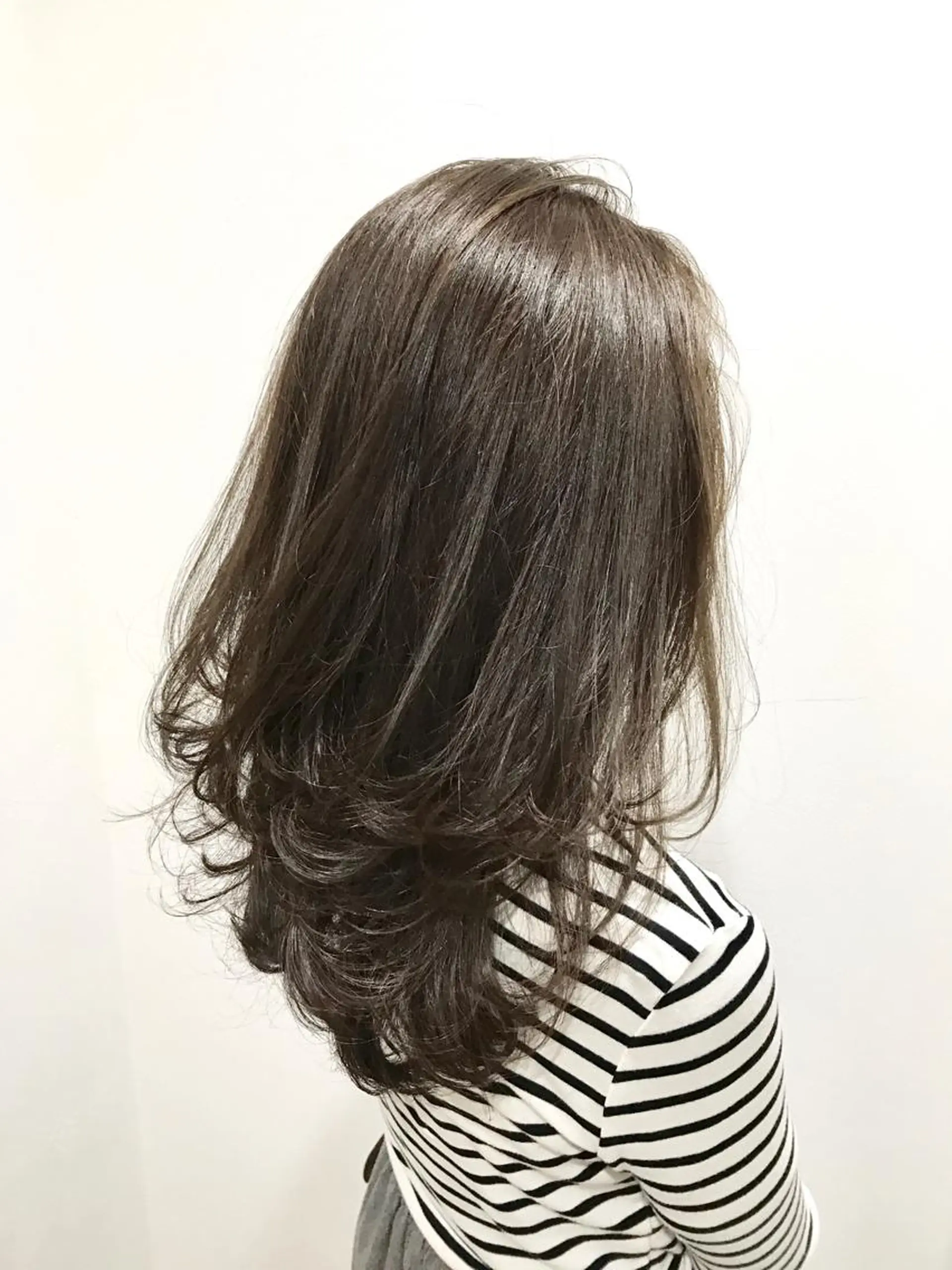 セミロング カラー ヘアアレンジ ネイル マツエク・マツパ グレージュ 春ネイル addict所属・井坂 弘人のヘアスタイル