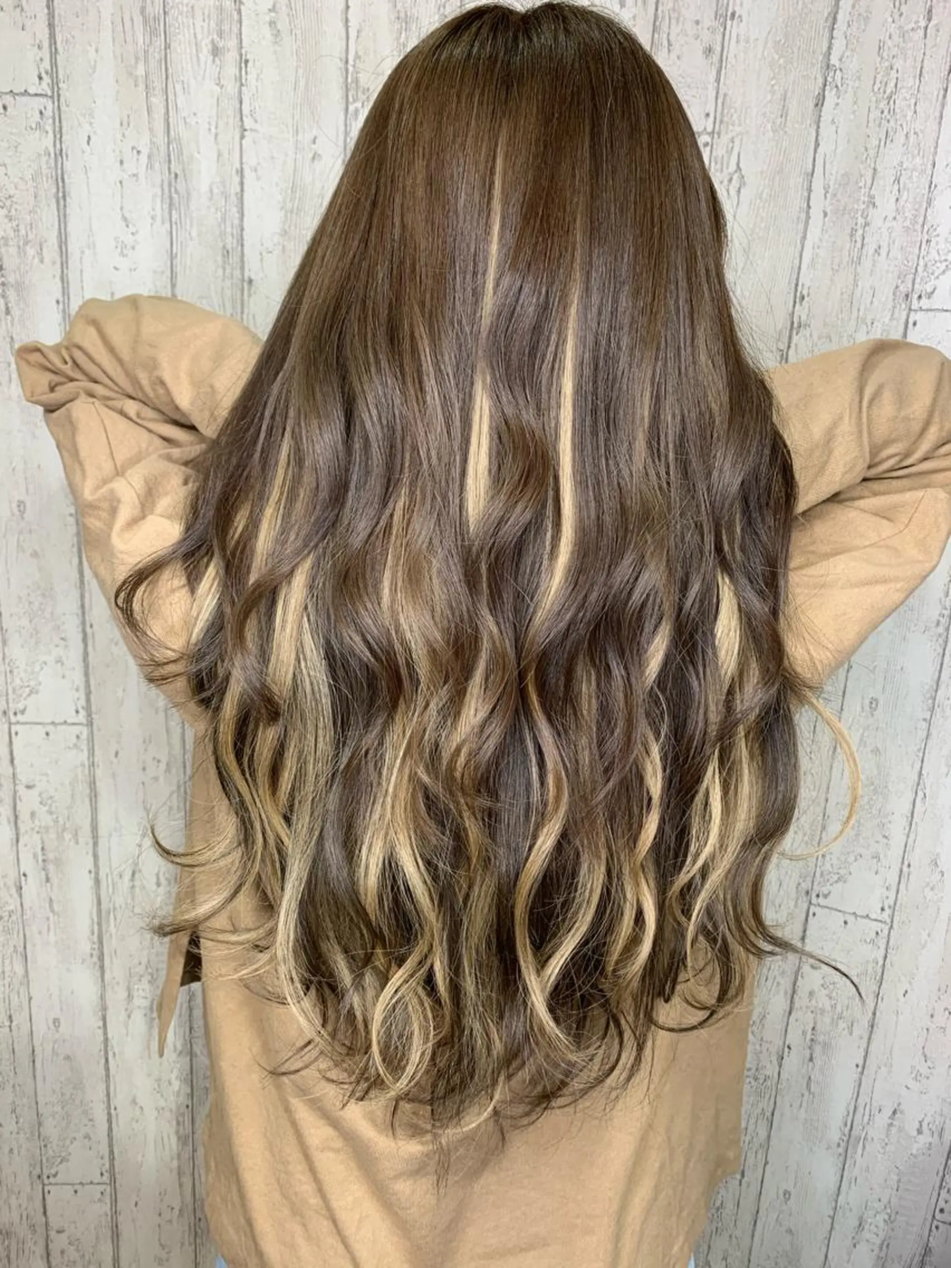 ミディアム 🔥ハイトーンカラー ギャルNAOKI🔥のヘアスタイル