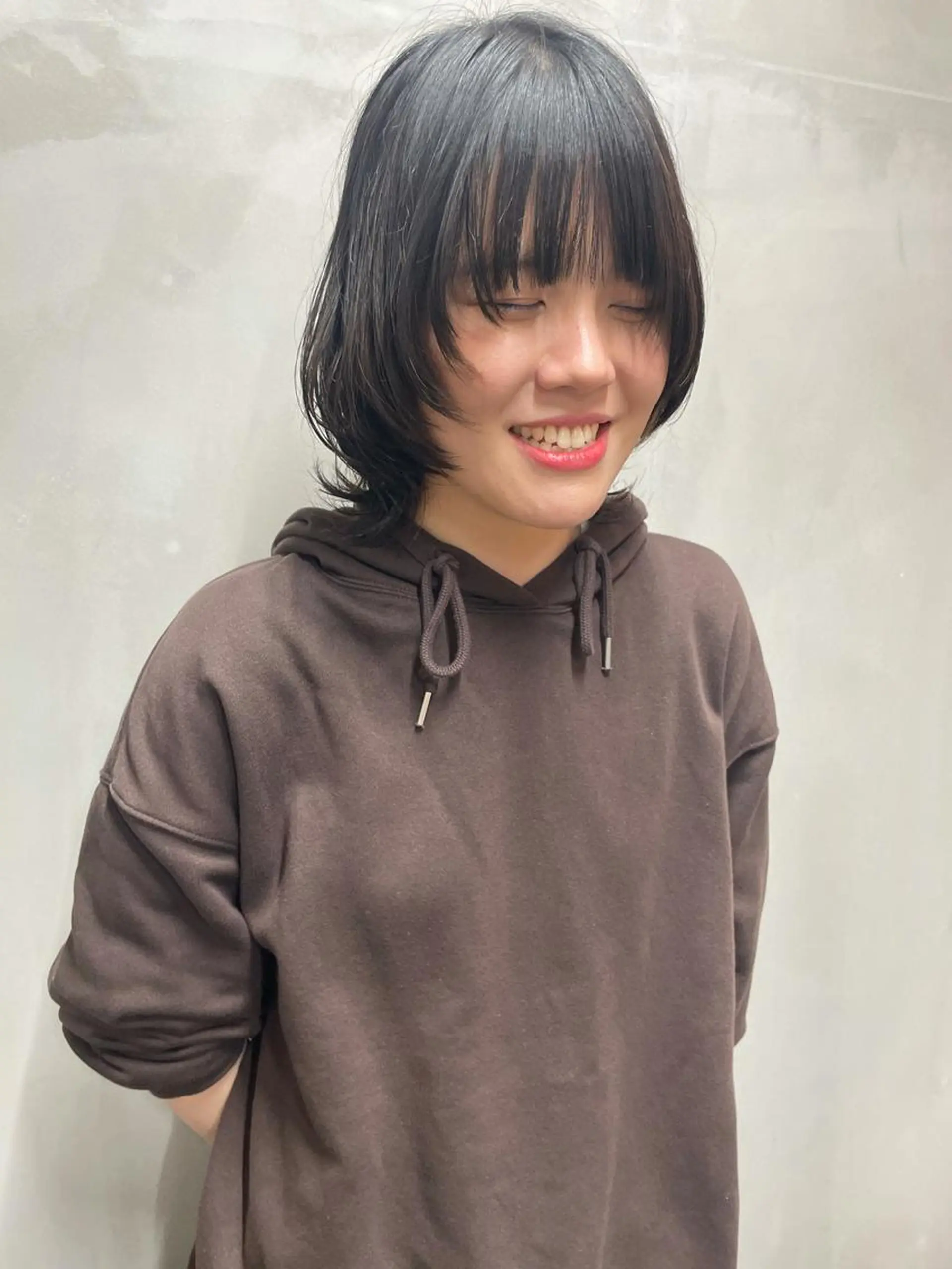 ミディアム ウルフカット カット 齊藤 桃子のヘアスタイル