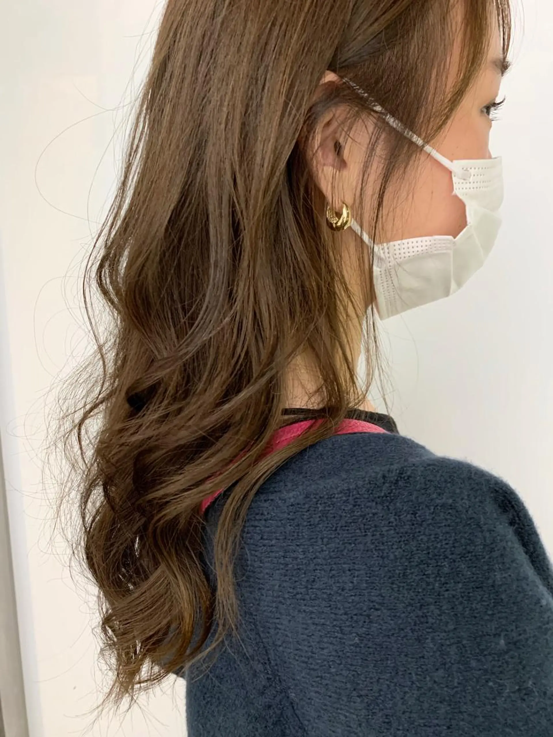 セミロング カラー オチ ハナのヘアスタイル
