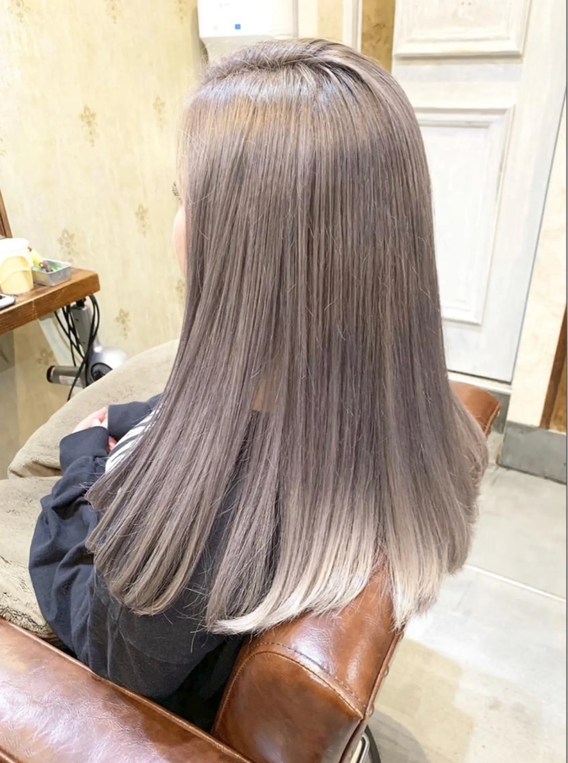 ロング カラー ベージュカラー ミルクティーベージュ ヘアカラー トリートメント クバガワ シュンのヘアスタイル