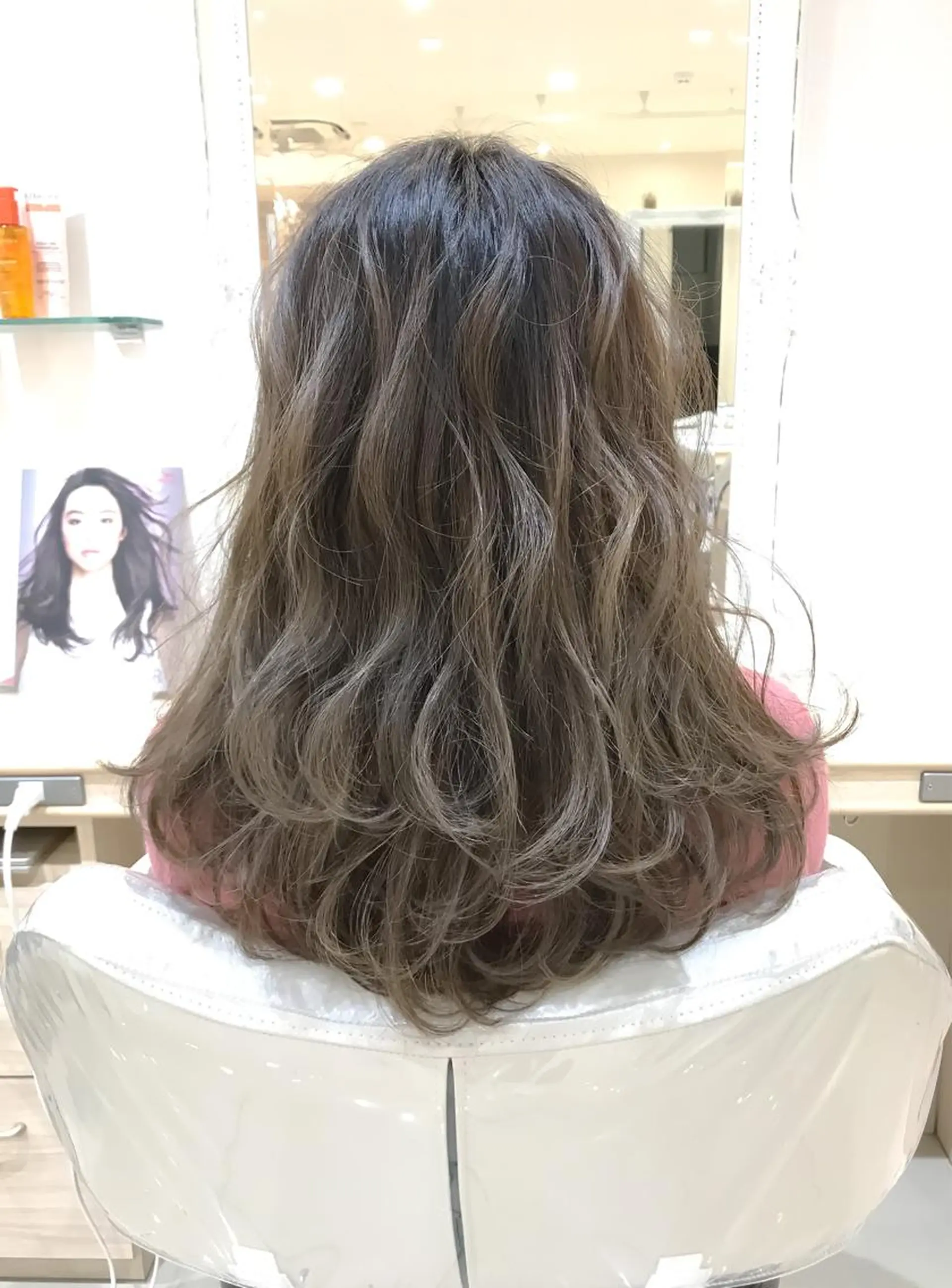 ミディアム カラー グラデーションカラー ハイライトカラー ハイライト 内田 敦士のヘアスタイル