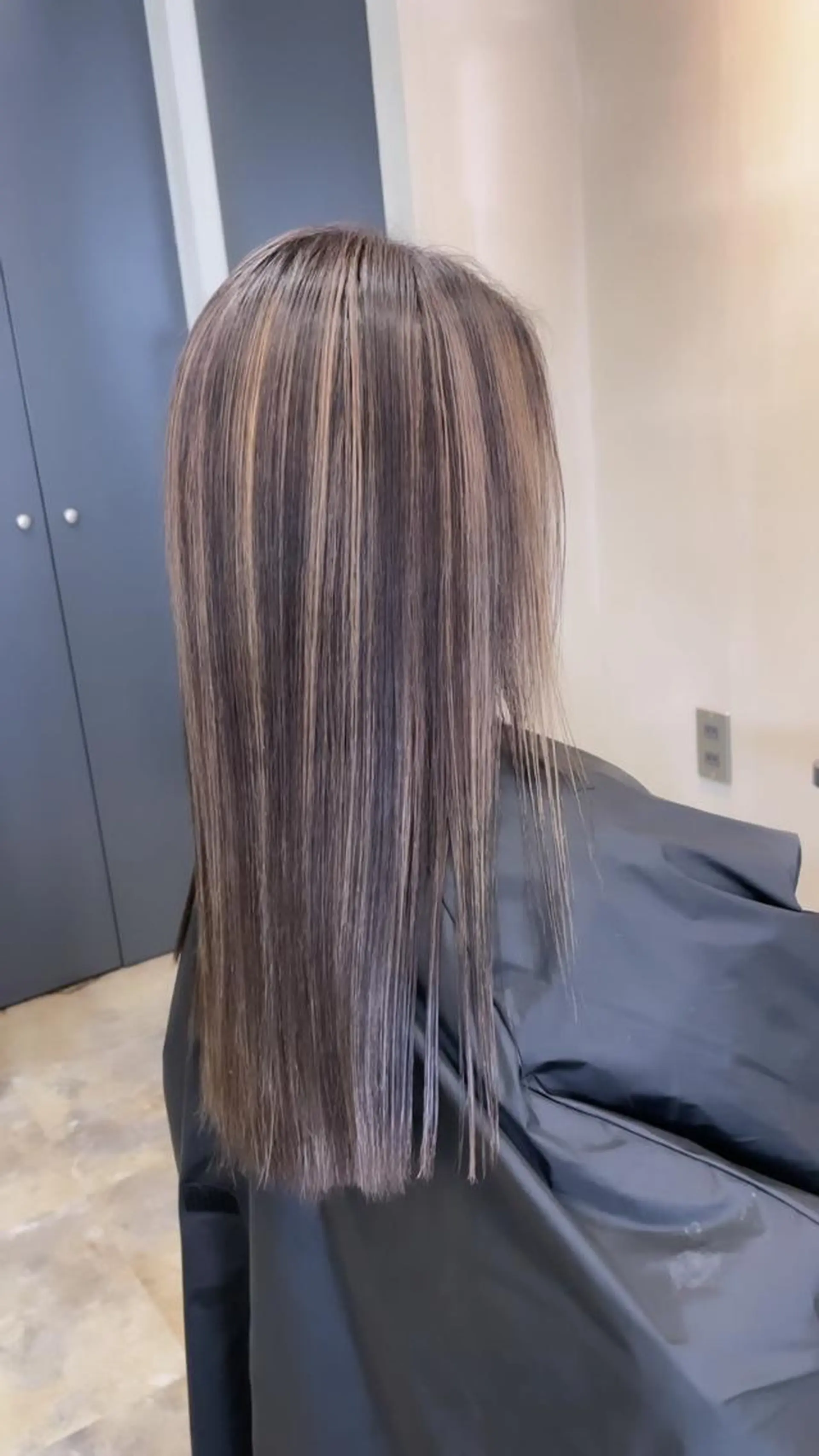 カラー tonie所属・藤原 凌兵のヘアスタイル