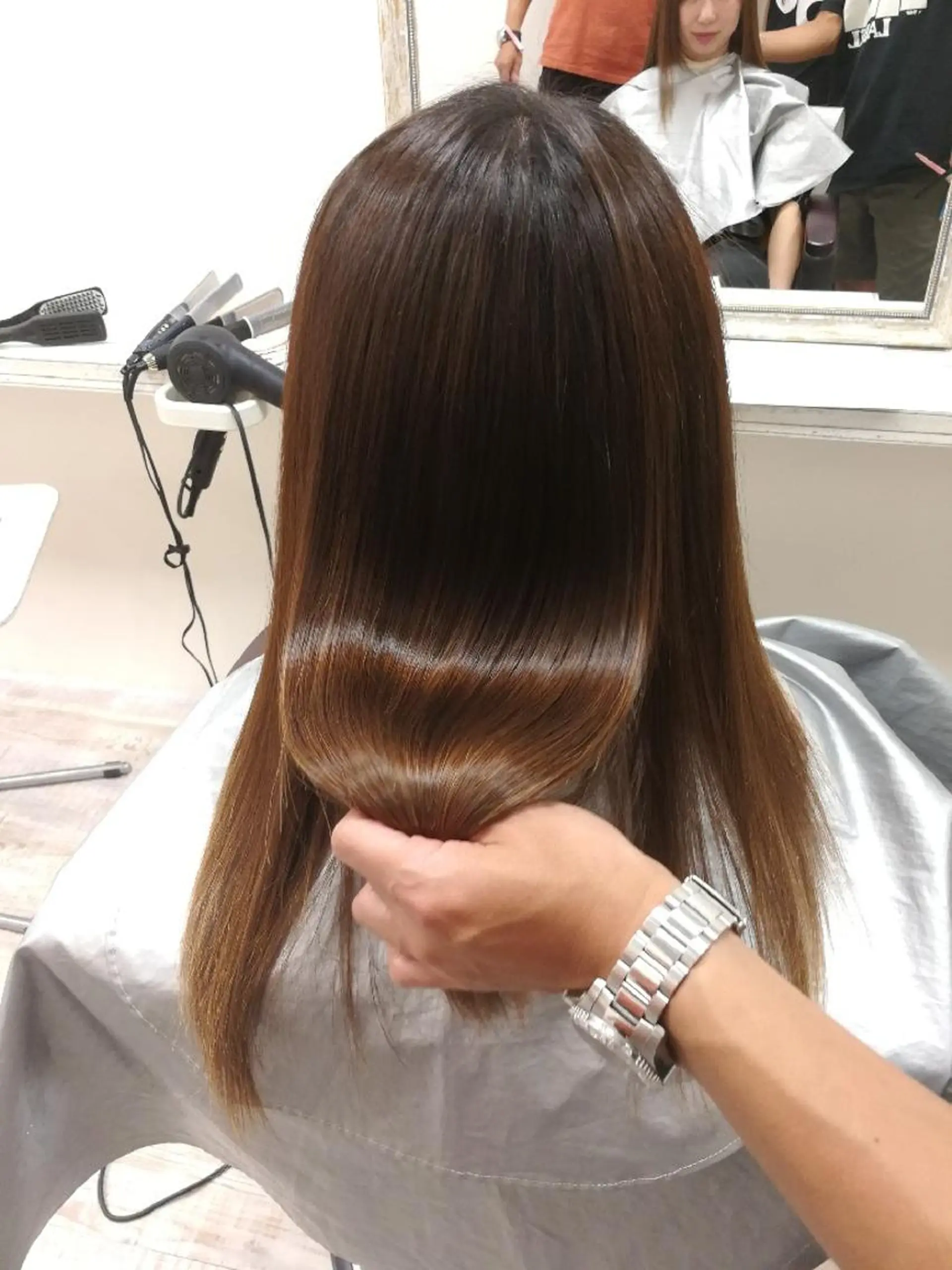 ロング パーマ Aile所属・酸性ストレート／カラ ー/山下高明のヘアスタイル