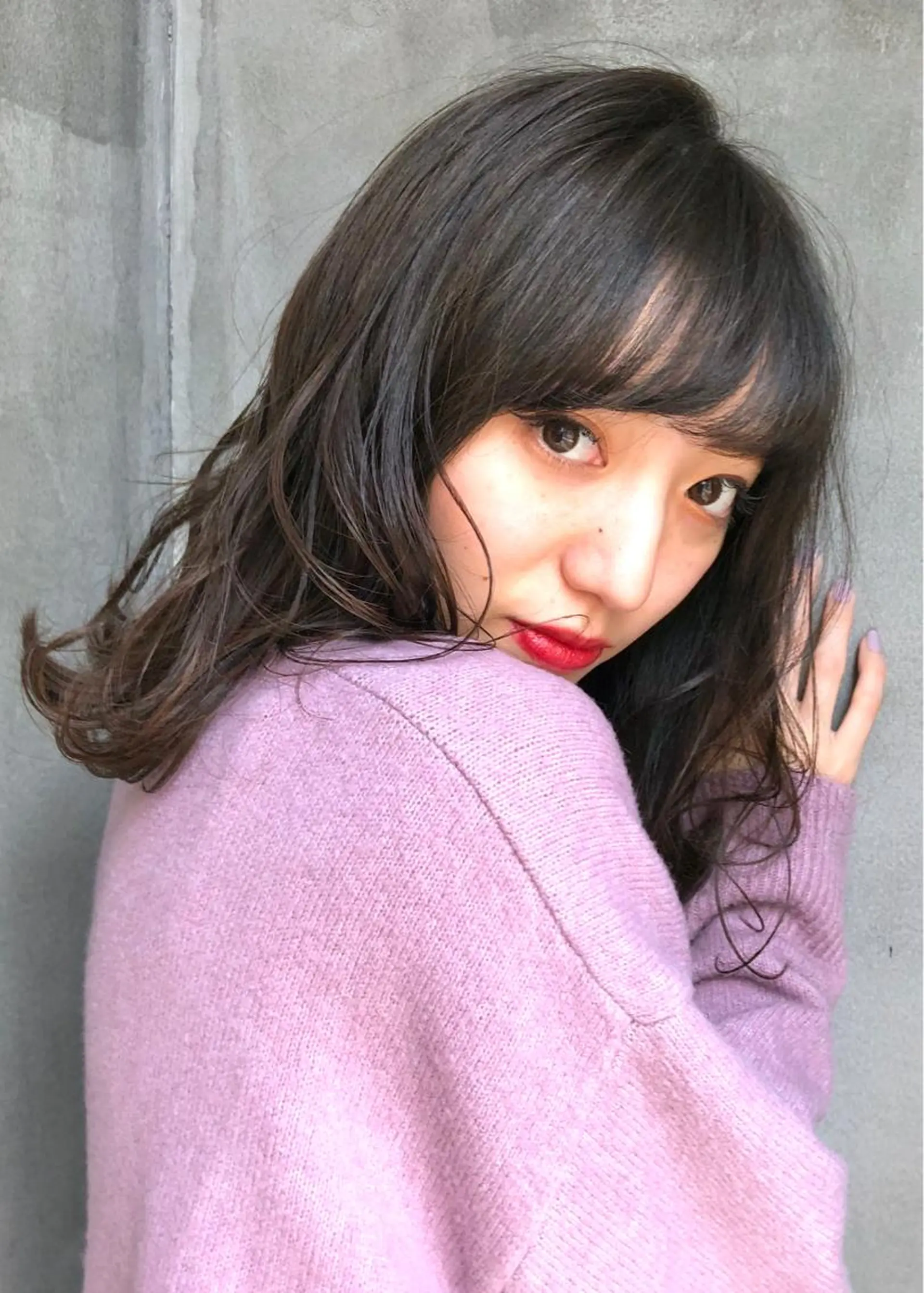 ミディアム カラー アッシュ ベージュカラー 外ハネヘア カット トリートメント Mogami Kengoのヘアスタイル