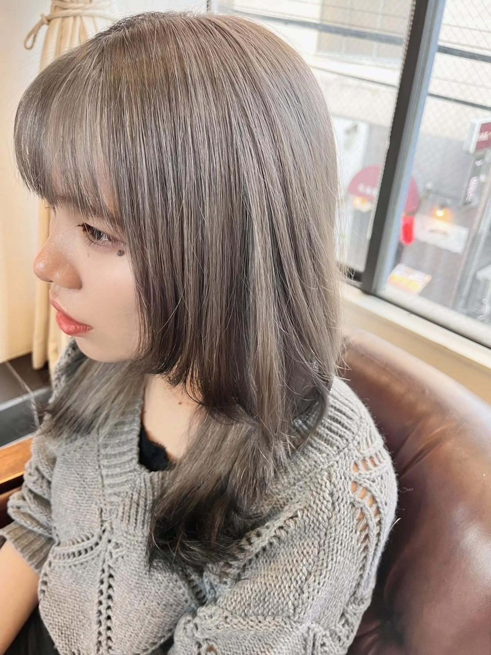 セミロング カラー ハイトーンカラー レイヤーカット 似合わせカット カット ヘアカラー N° emirai 溝の口のヘアスタイル