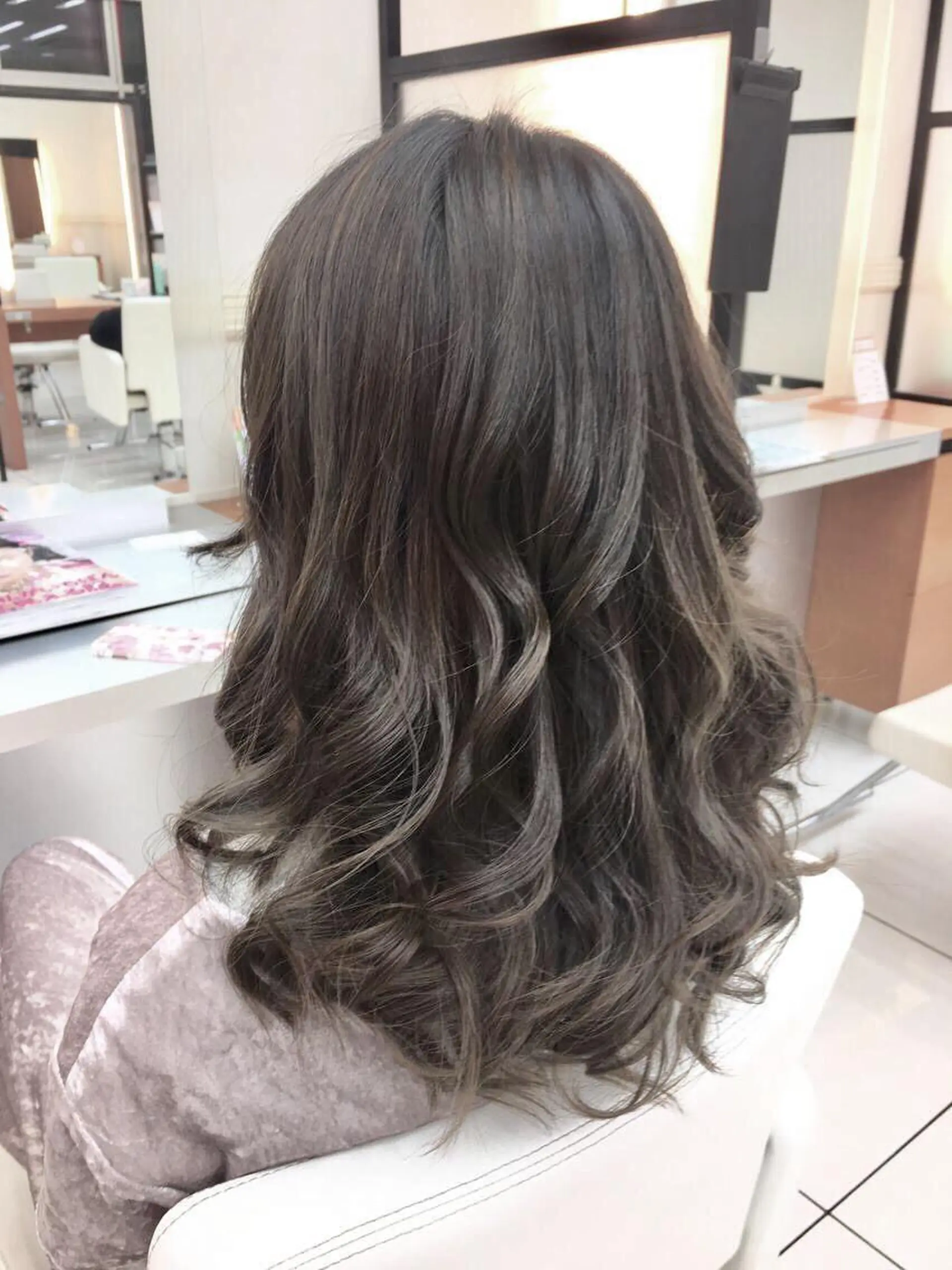 カラー アッシュ アッシュグレー バレイヤージュ カット ヘアカラー N° jillva ♦️川端裕司♦️のヘアスタイル