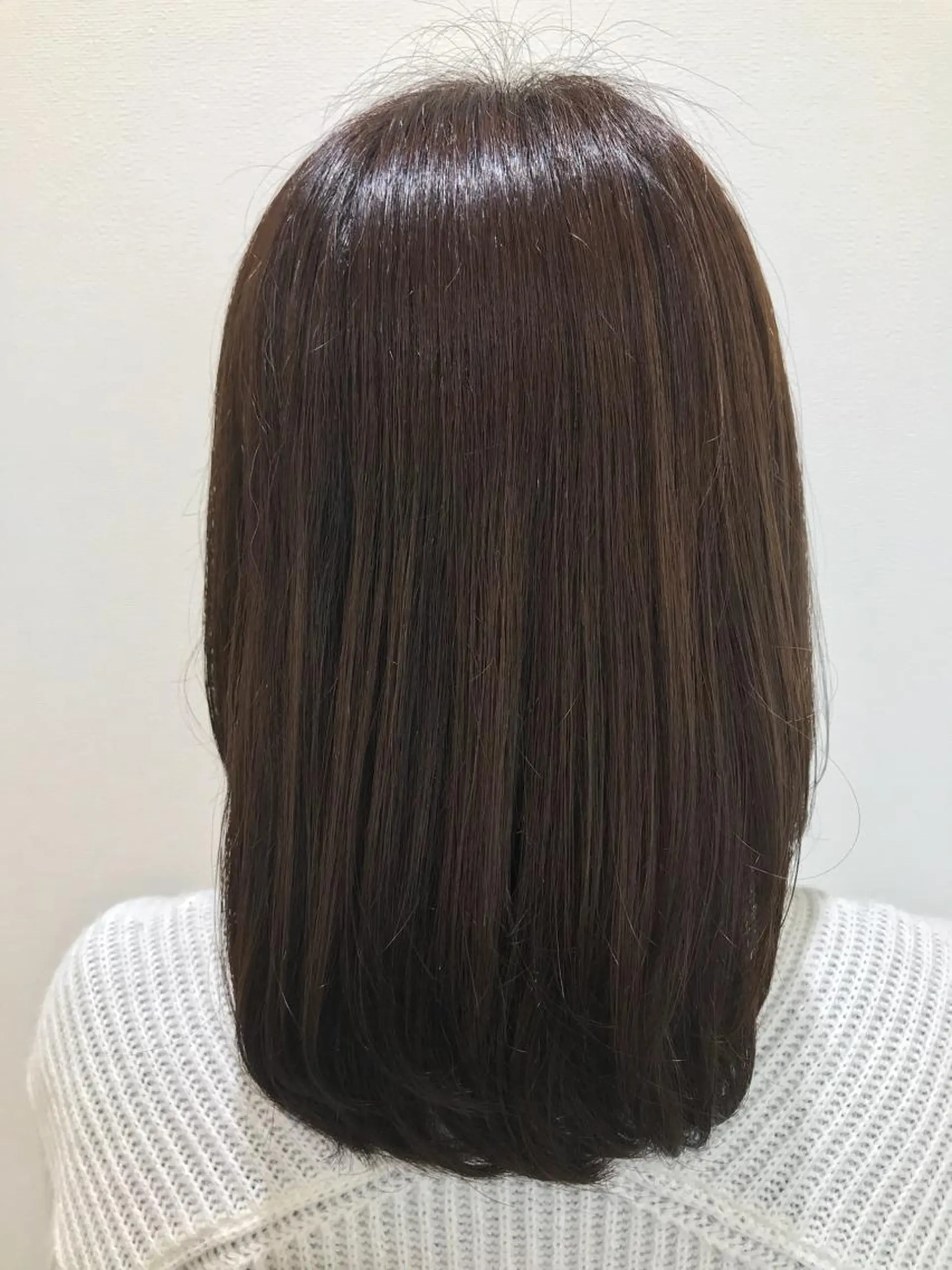 ミディアム カラー グレージュ 清藤 綾のヘアスタイル